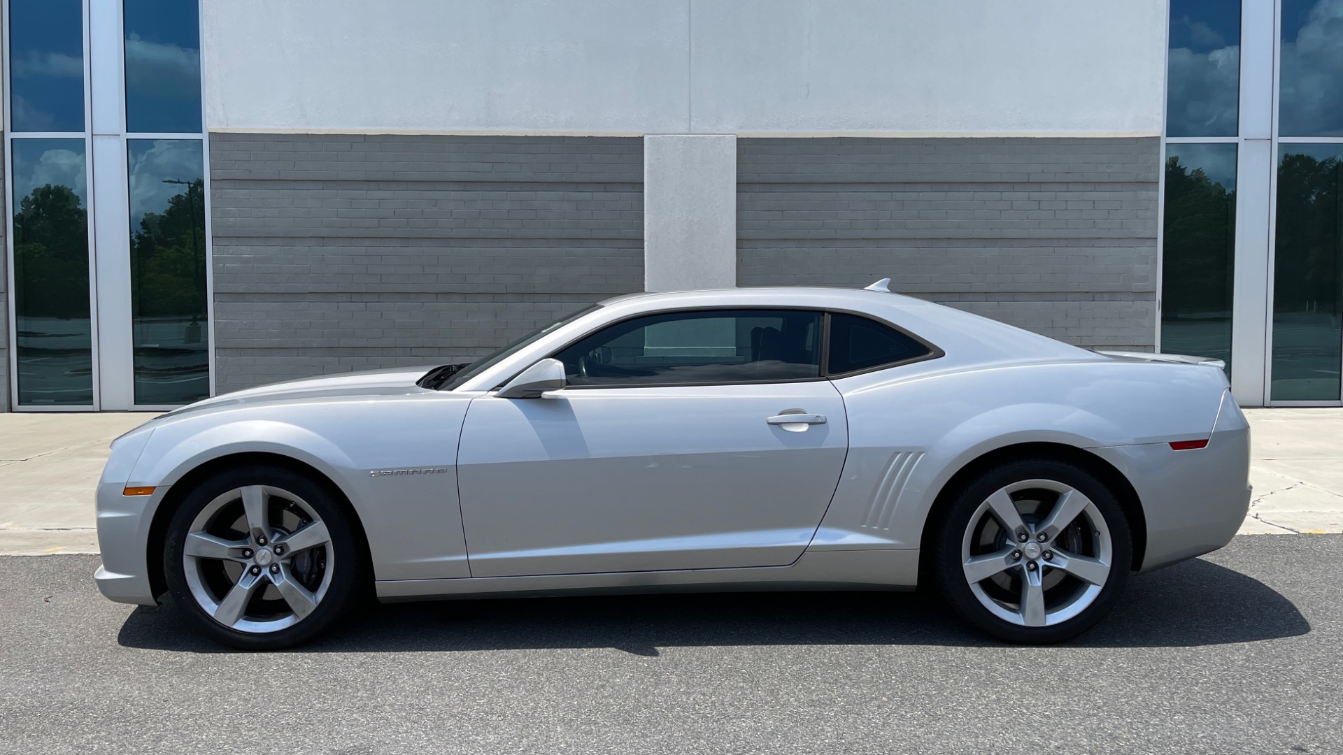 Used 2012 Chevrolet CAMARO SS COUPE / 6.2L V8 / 2SS / RS PKG / 6-SPD AUTO / SUNROOF / REMOTE START for sale Sold at Formula Imports in Charlotte NC 28227 4