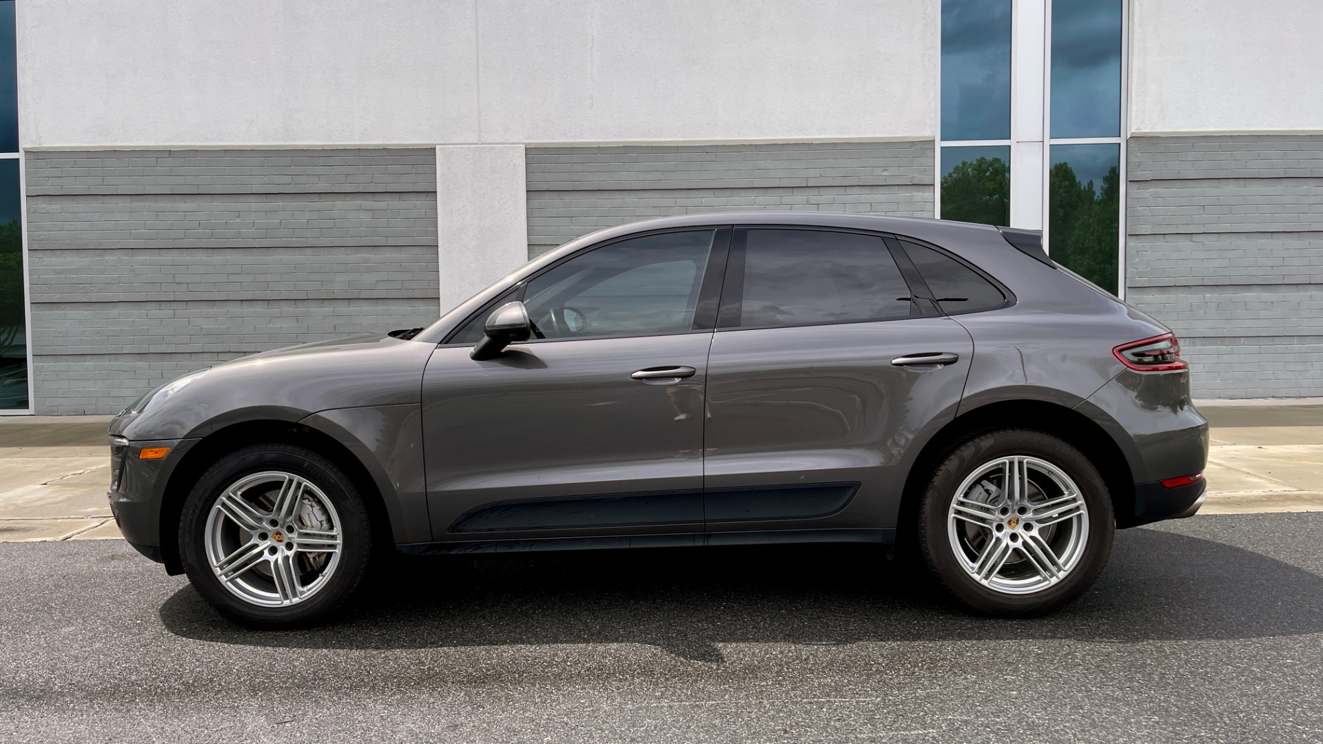 Used 2016 Porsche MACAN S PREMIUM PLUS / AWD / NAV / BOSE / SUNROOF / LCA / PARK ASST / INFOTAINMEN for sale Sold at Formula Imports in Charlotte NC 28227 3