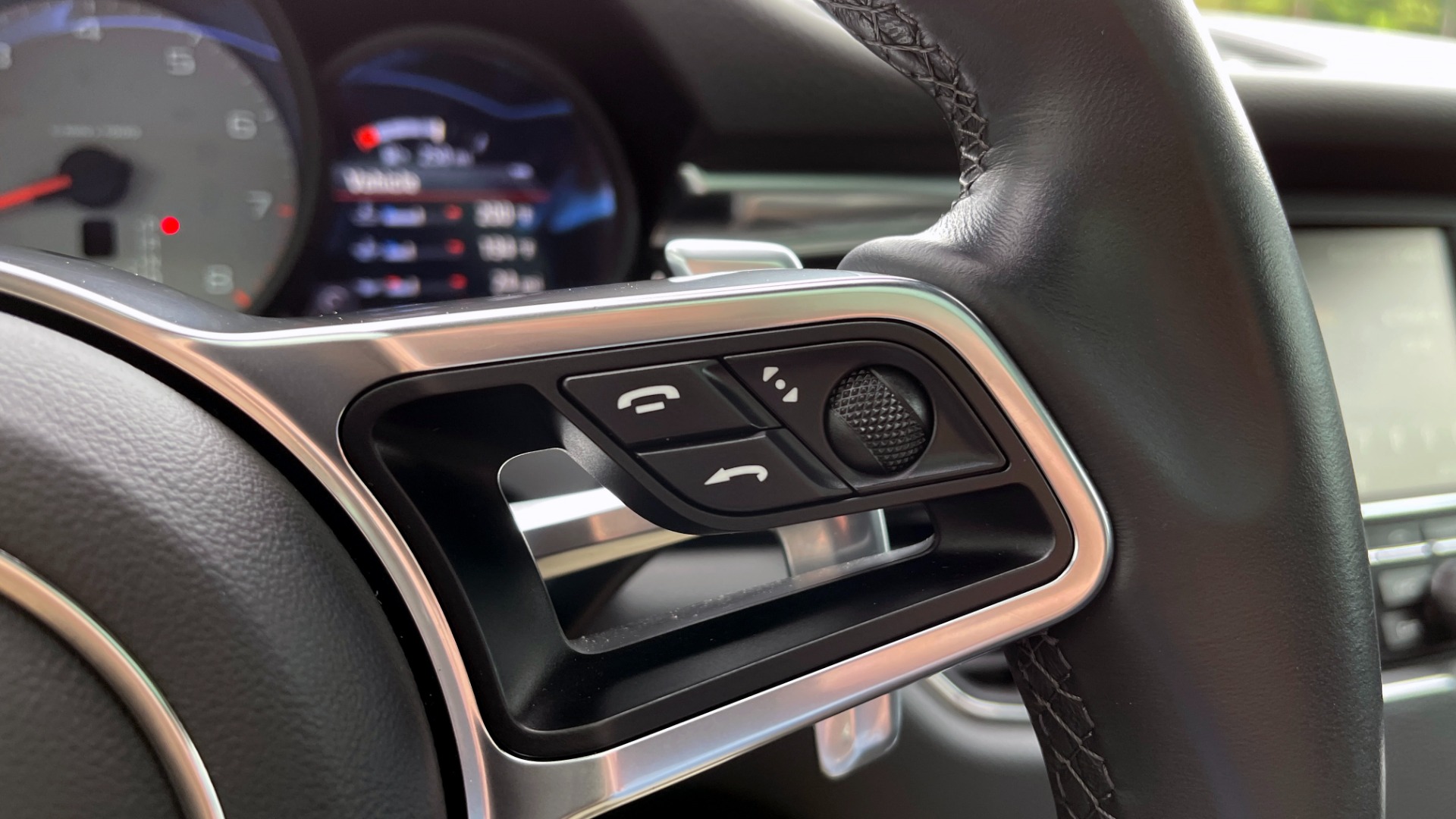 Used 2016 Porsche MACAN S PREMIUM PLUS / AWD / NAV / BOSE / SUNROOF / LCA / PARK ASST / INFOTAINMEN for sale Sold at Formula Imports in Charlotte NC 28227 40