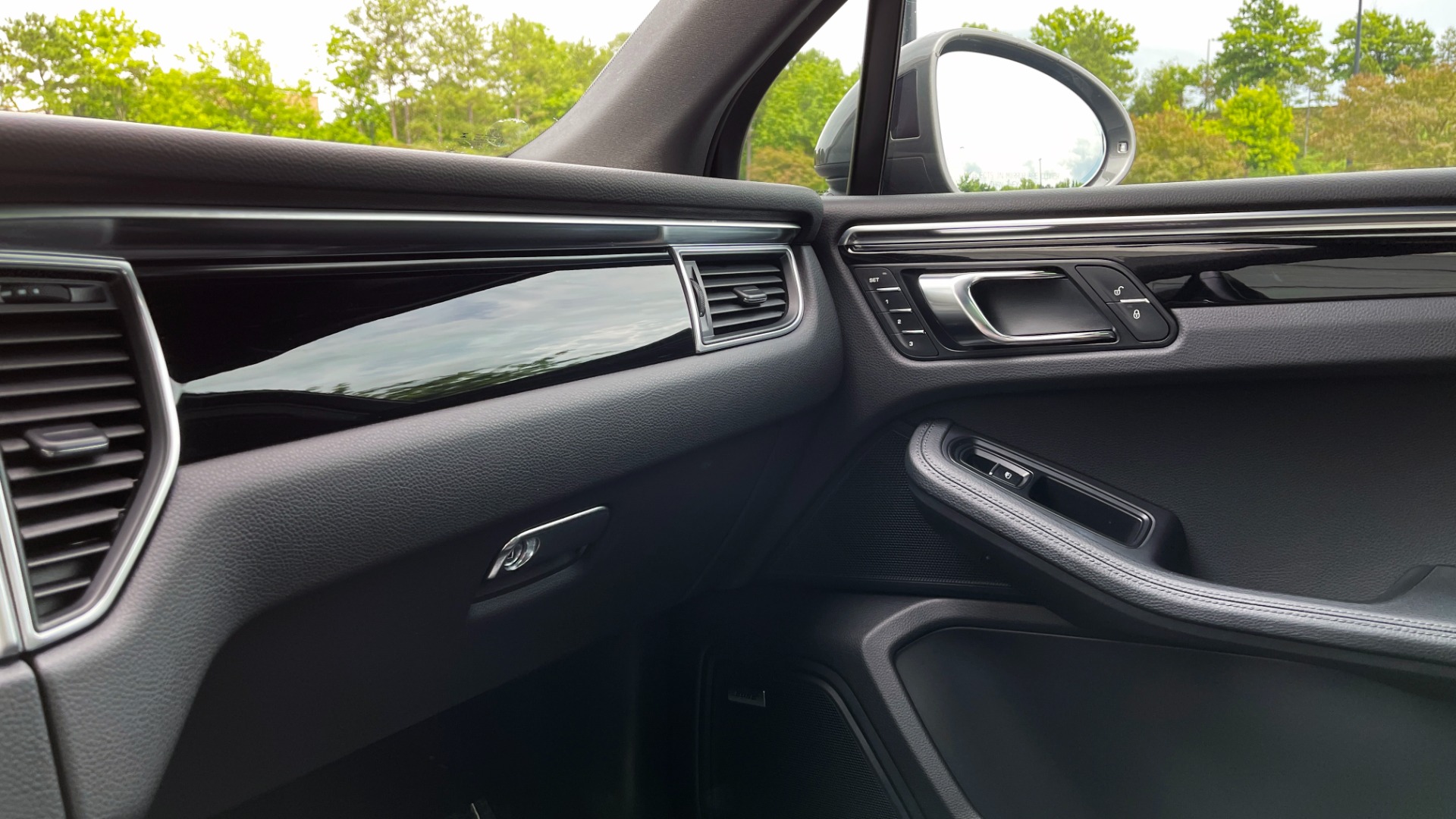 Used 2016 Porsche MACAN S PREMIUM PLUS / AWD / NAV / BOSE / SUNROOF / LCA / PARK ASST / INFOTAINMEN for sale Sold at Formula Imports in Charlotte NC 28227 55