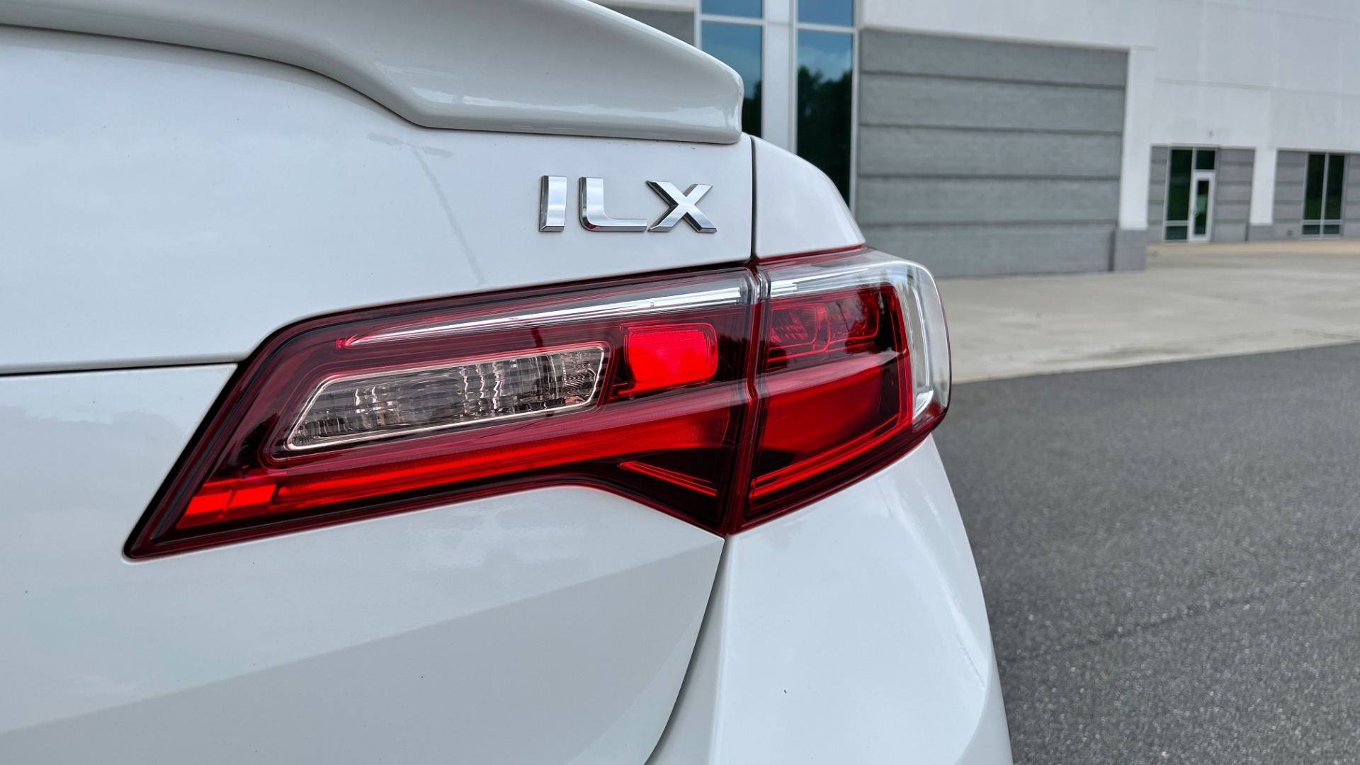 Used 2016 Acura ILX 4DR SEDAN / 2.4L I4 / FWD / STREAMING AUDIO / SUNROOF / REARVIEW for sale Sold at Formula Imports in Charlotte NC 28227 20
