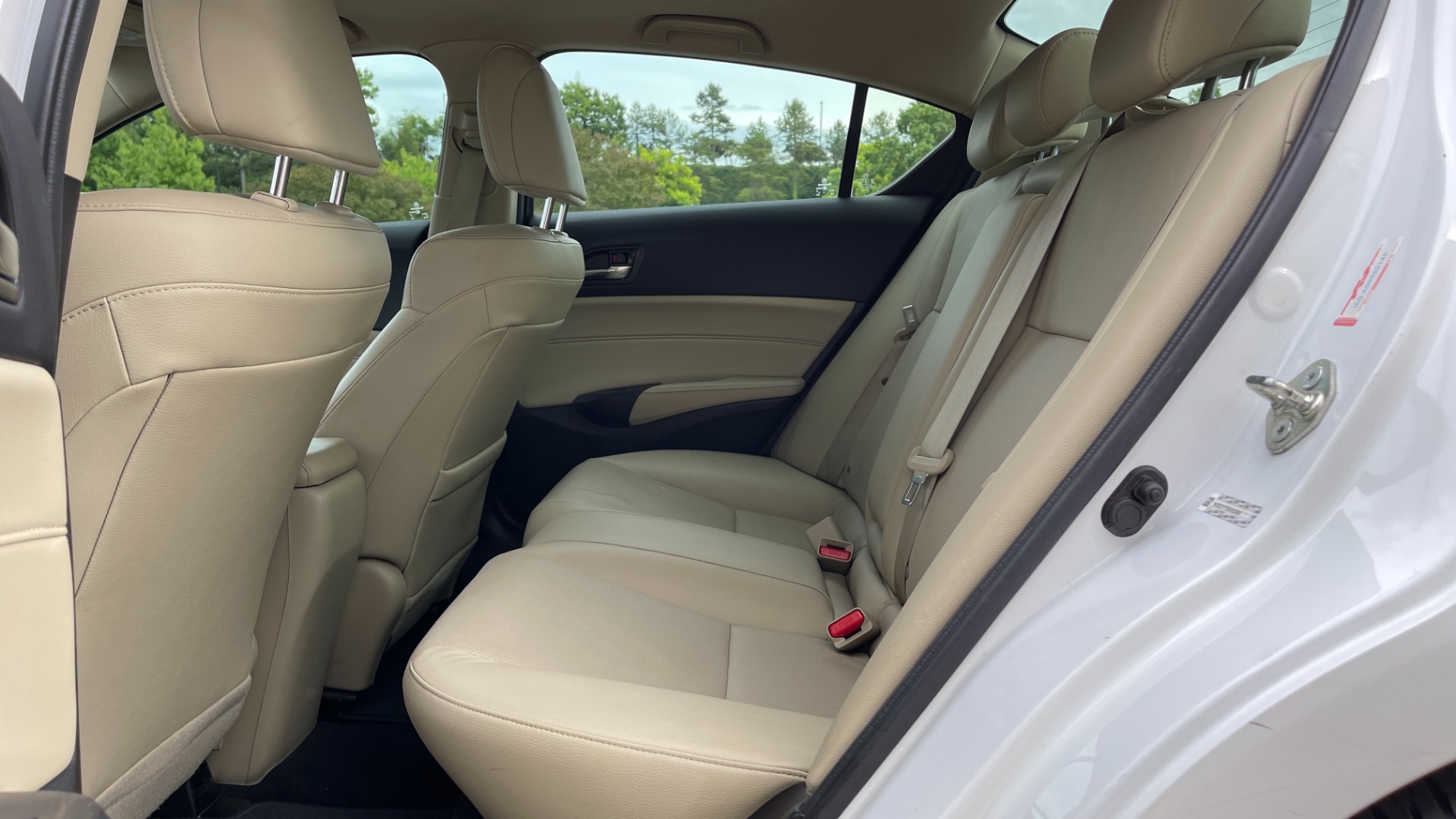 Used 2016 Acura ILX 4DR SEDAN / 2.4L I4 / FWD / STREAMING AUDIO / SUNROOF / REARVIEW for sale Sold at Formula Imports in Charlotte NC 28227 50