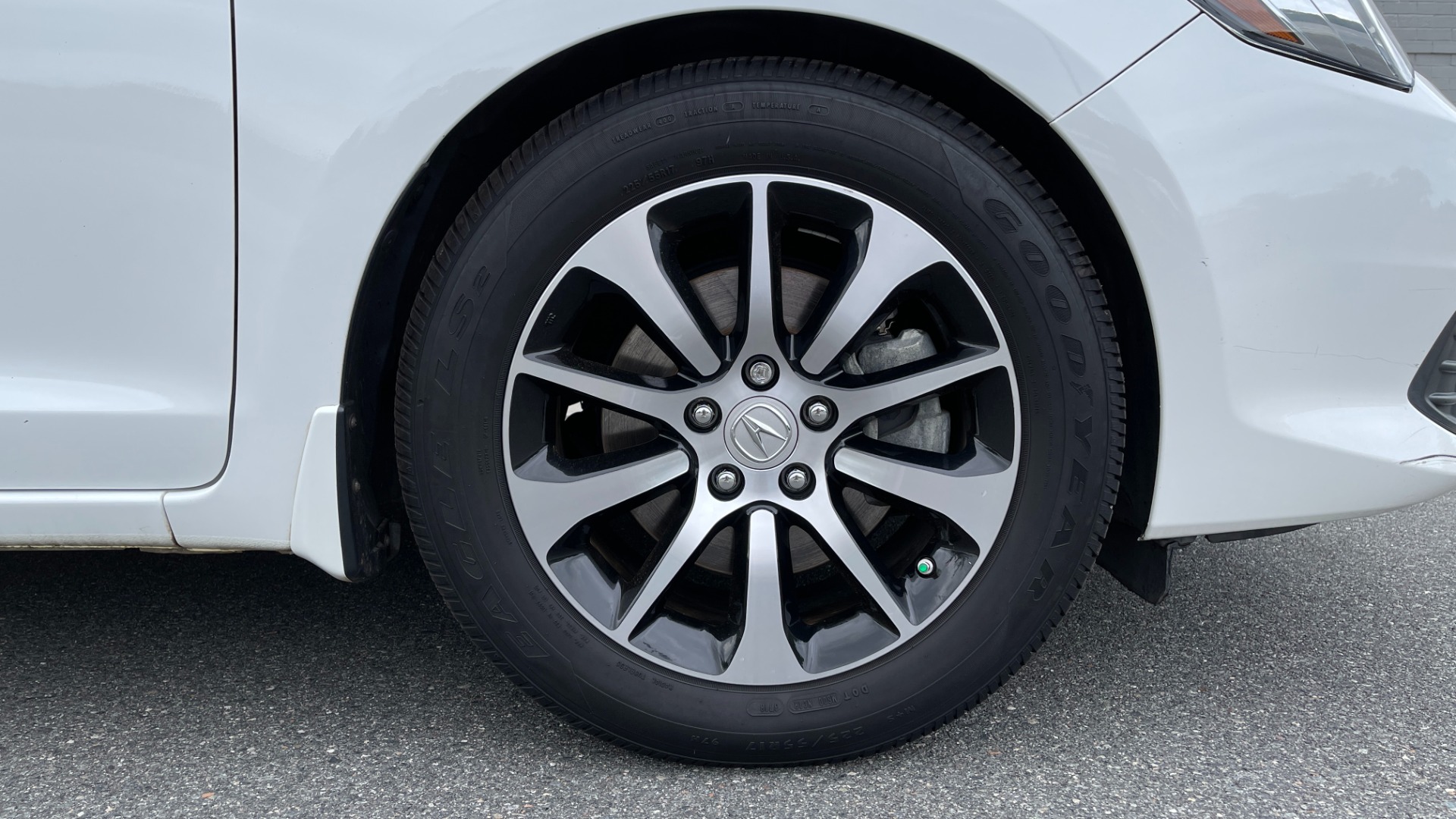 Used 2016 Acura ILX 4DR SEDAN / 2.4L I4 / FWD / STREAMING AUDIO / SUNROOF / REARVIEW for sale Sold at Formula Imports in Charlotte NC 28227 69