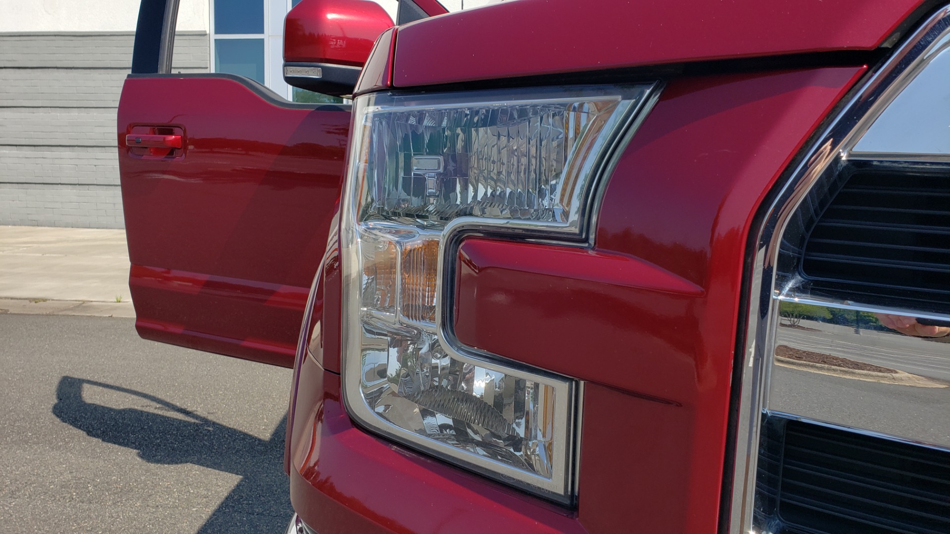 Used 2015 Ford F-150 LARIAT 4X4 SUPERCREW / 5.0L V8 / AUTO / NAV / SUNROOF / REARVIEW for sale Sold at Formula Imports in Charlotte NC 28227 18
