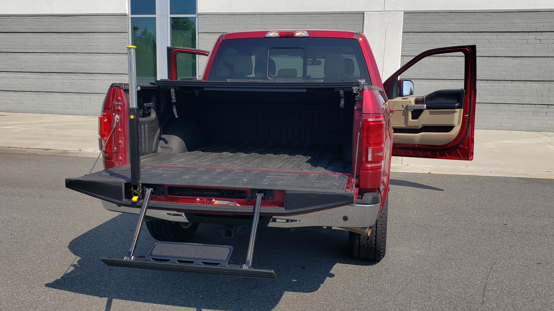 Used 2015 Ford F-150 LARIAT 4X4 SUPERCREW / 5.0L V8 / AUTO / NAV / SUNROOF / REARVIEW for sale Sold at Formula Imports in Charlotte NC 28227 29