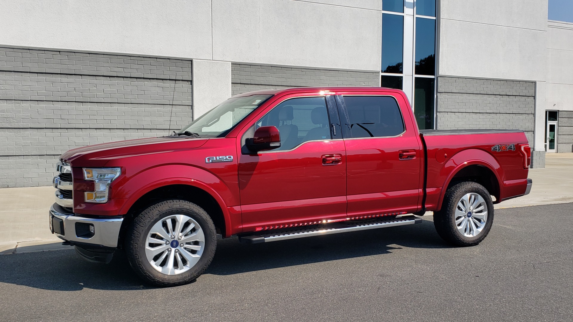 Used 2015 Ford F-150 LARIAT 4X4 SUPERCREW / 5.0L V8 / AUTO / NAV / SUNROOF / REARVIEW for sale Sold at Formula Imports in Charlotte NC 28227 4