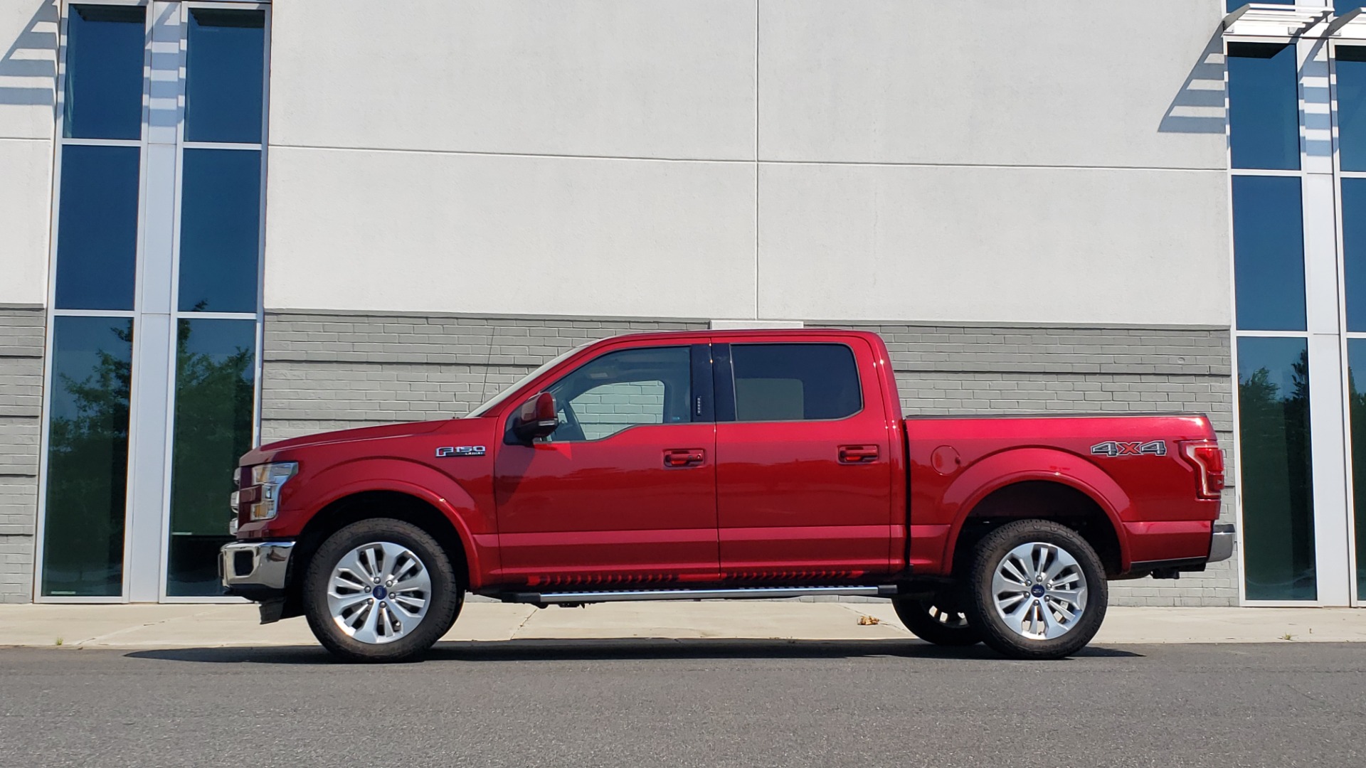 Used 2015 Ford F-150 LARIAT 4X4 SUPERCREW / 5.0L V8 / AUTO / NAV / SUNROOF / REARVIEW for sale Sold at Formula Imports in Charlotte NC 28227 5