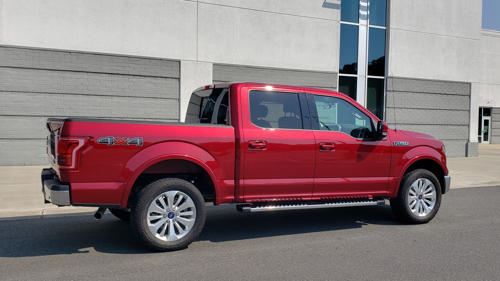 Used 2015 Ford F-150 LARIAT 4X4 SUPERCREW / 5.0L V8 / AUTO / NAV / SUNROOF / REARVIEW for sale Sold at Formula Imports in Charlotte NC 28227 8
