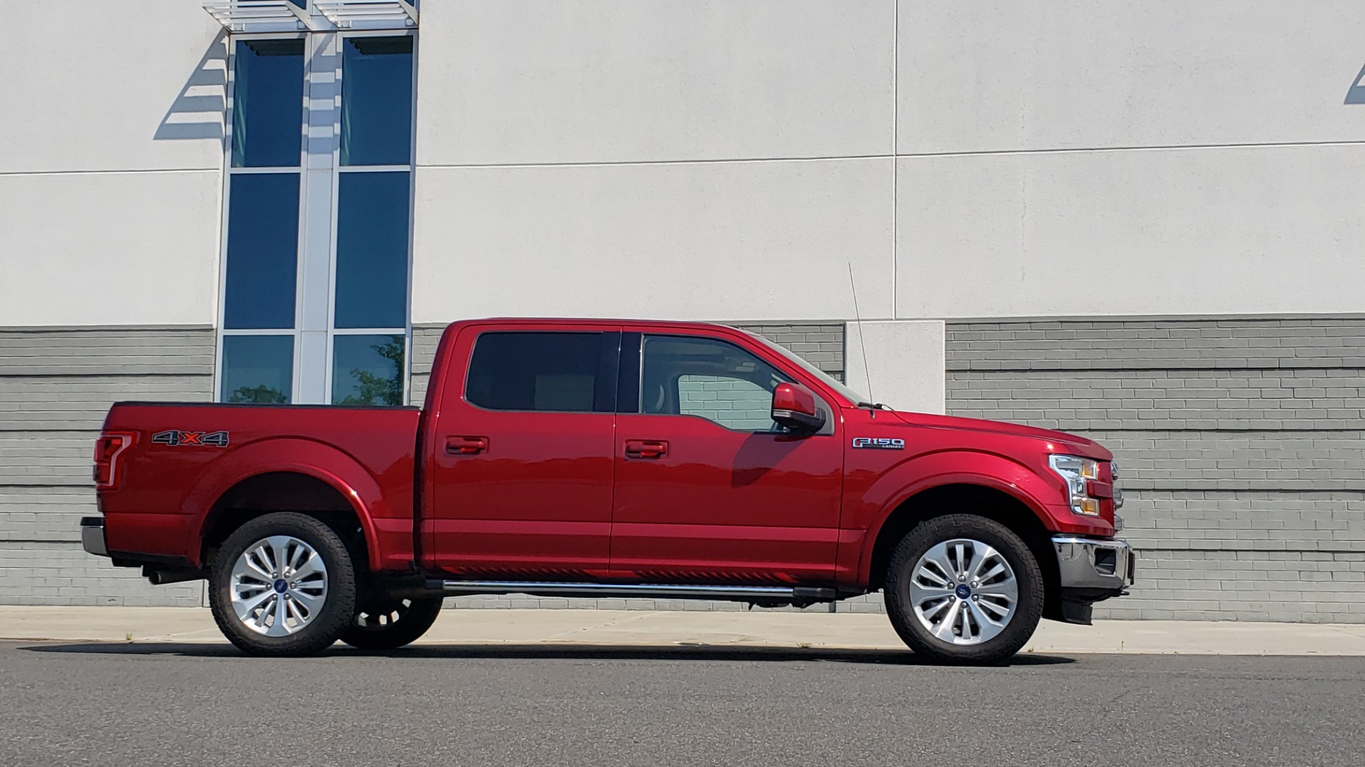 Used 2015 Ford F-150 LARIAT 4X4 SUPERCREW / 5.0L V8 / AUTO / NAV / SUNROOF / REARVIEW for sale Sold at Formula Imports in Charlotte NC 28227 9