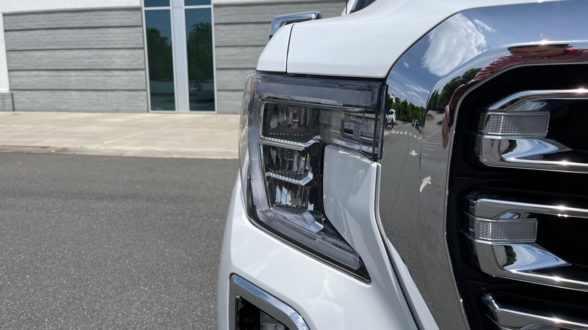 Used 2019 GMC SIERRA 1500 SLT 4X4 CREWCAB / 5.3L V8 / 8-SPD AUTO / NAV / BOSE / REARVIEW for sale Sold at Formula Imports in Charlotte NC 28227 14