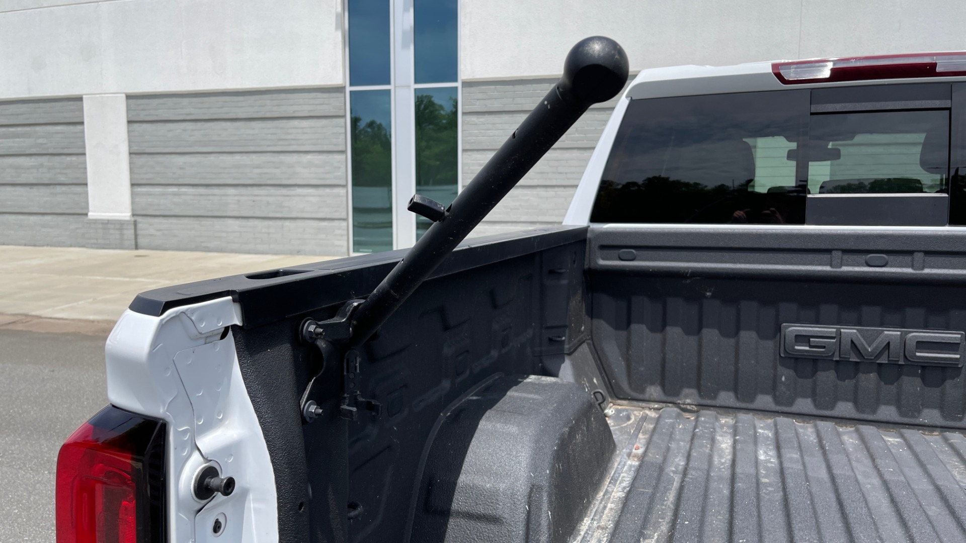 Used 2019 GMC SIERRA 1500 SLT 4X4 CREWCAB / 5.3L V8 / 8-SPD AUTO / NAV / BOSE / REARVIEW for sale Sold at Formula Imports in Charlotte NC 28227 27