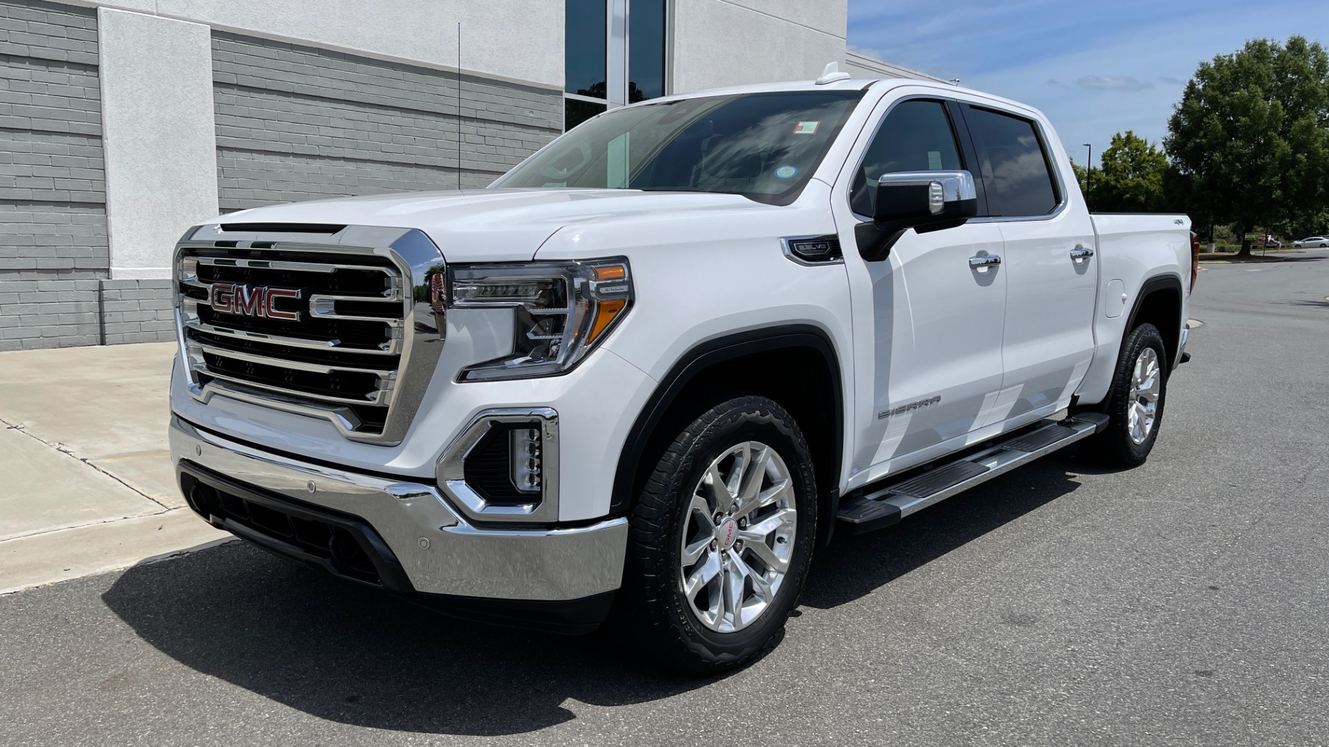Used 2019 GMC SIERRA 1500 SLT 4X4 CREWCAB / 5.3L V8 / 8-SPD AUTO / NAV / BOSE / REARVIEW for sale Sold at Formula Imports in Charlotte NC 28227 3
