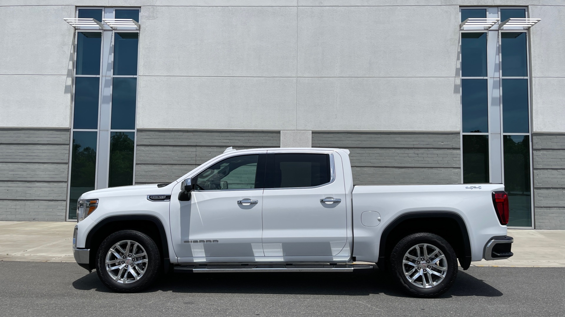Used 2019 GMC SIERRA 1500 SLT 4X4 CREWCAB / 5.3L V8 / 8-SPD AUTO / NAV / BOSE / REARVIEW for sale Sold at Formula Imports in Charlotte NC 28227 4