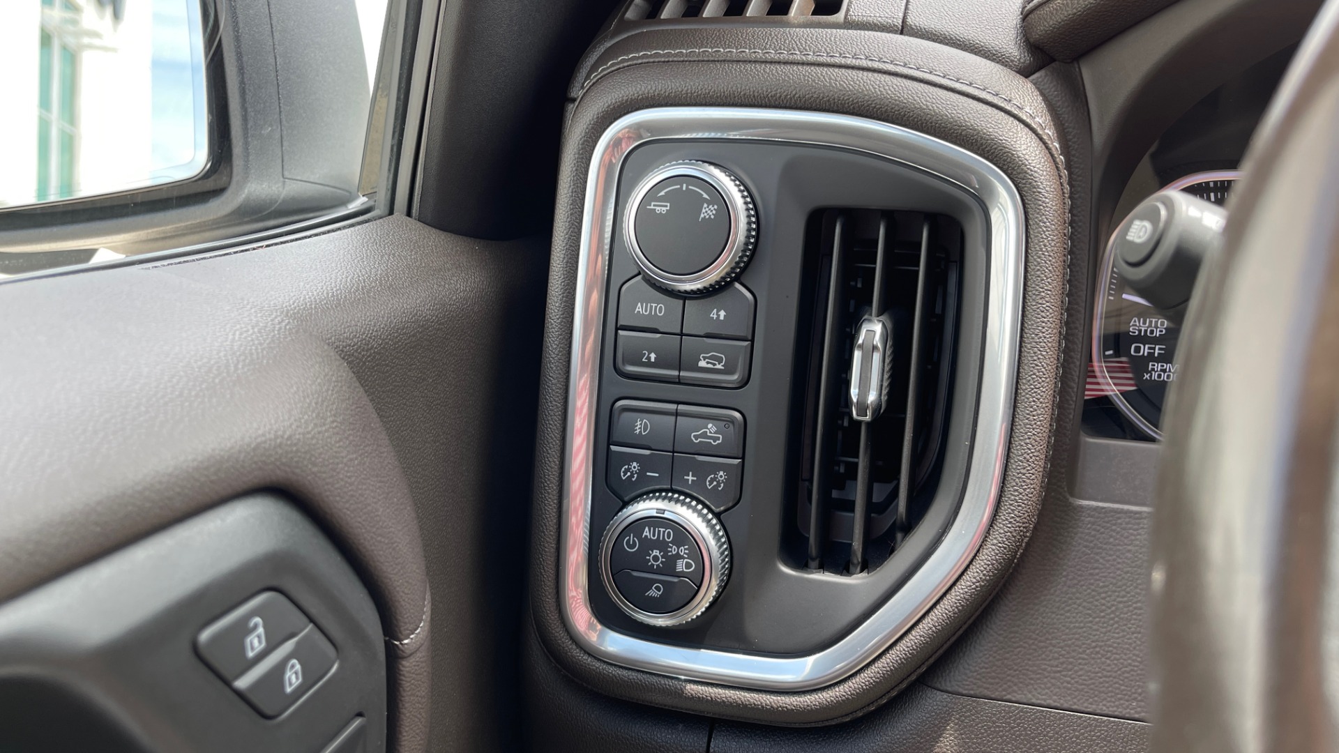 Used 2019 GMC SIERRA 1500 SLT 4X4 CREWCAB / 5.3L V8 / 8-SPD AUTO / NAV / BOSE / REARVIEW for sale Sold at Formula Imports in Charlotte NC 28227 44