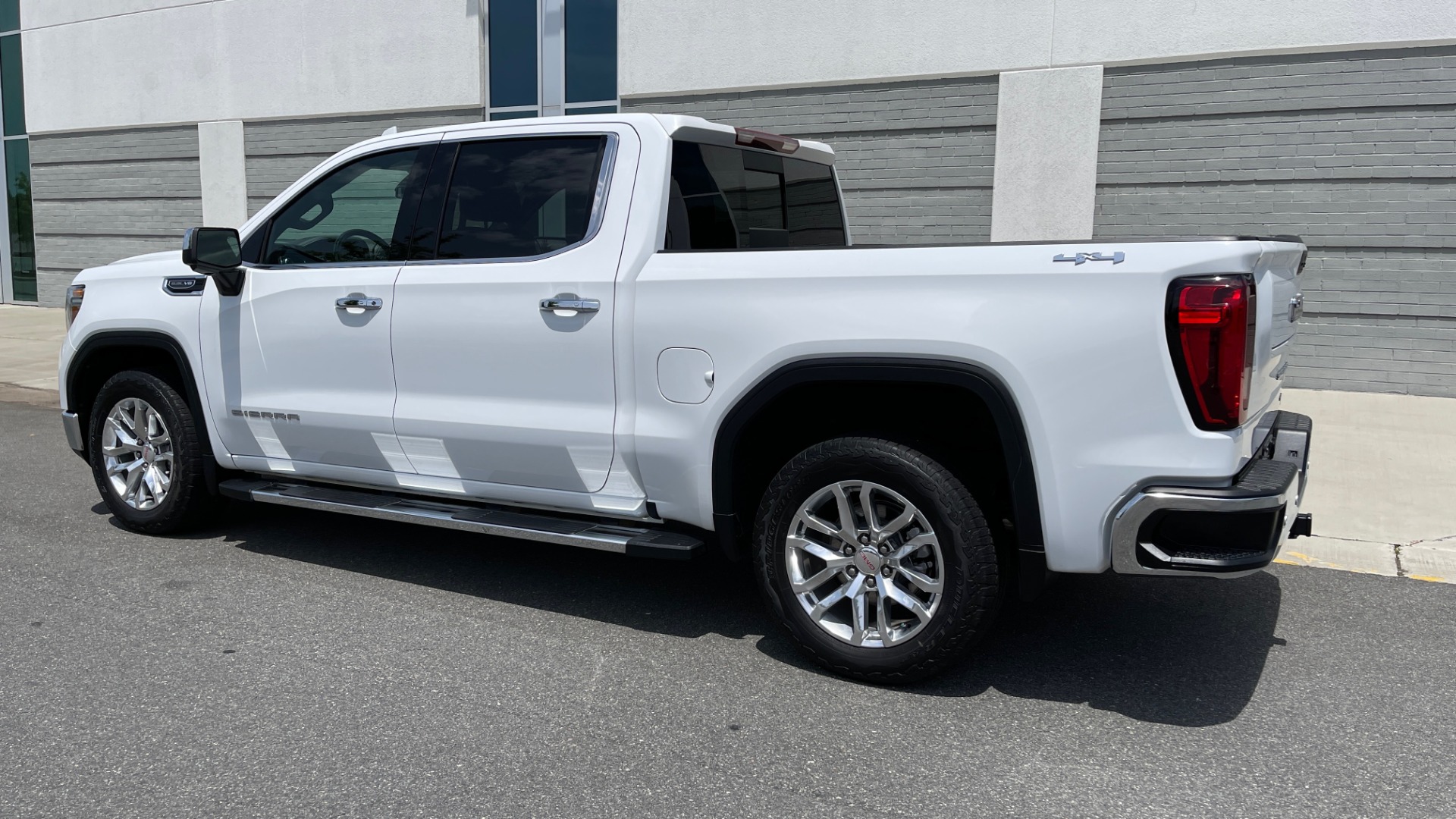 Used 2019 GMC SIERRA 1500 SLT 4X4 CREWCAB / 5.3L V8 / 8-SPD AUTO / NAV / BOSE / REARVIEW for sale Sold at Formula Imports in Charlotte NC 28227 5