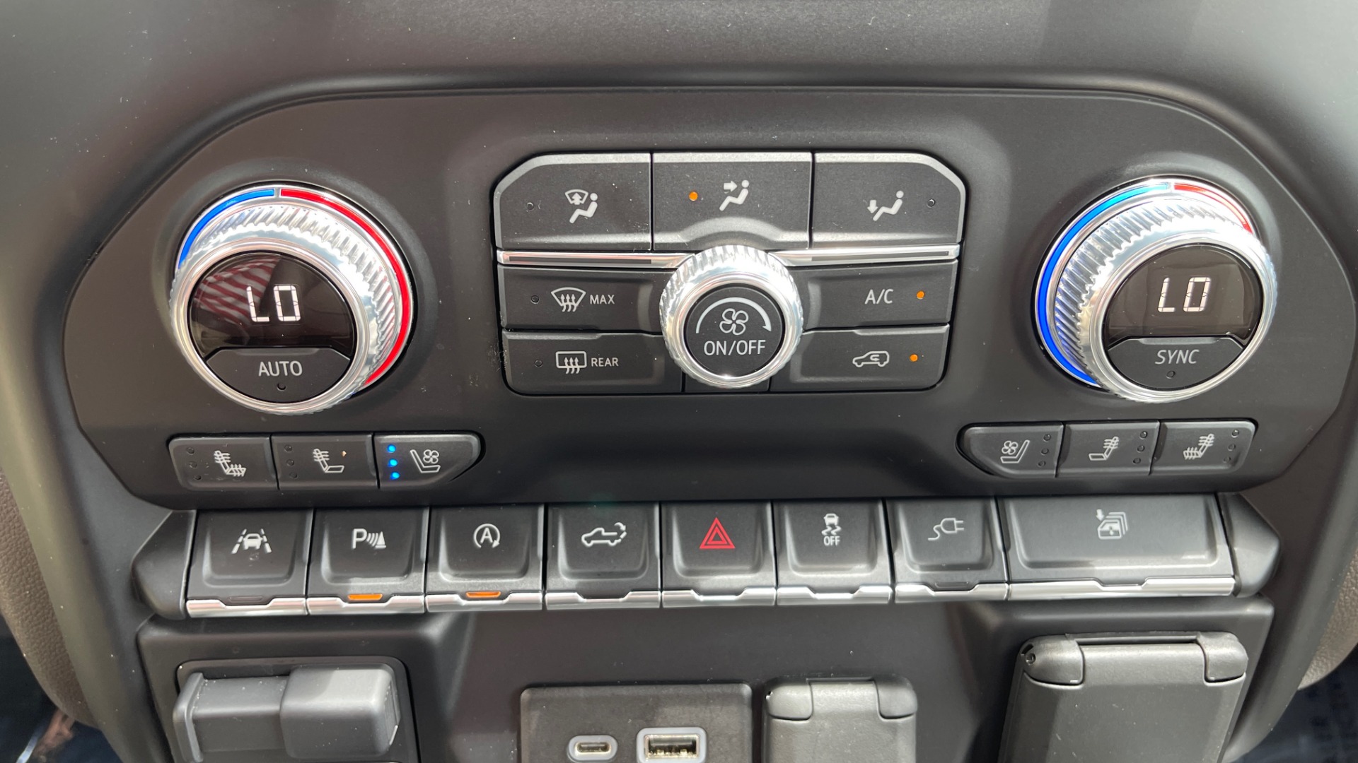 Used 2019 GMC SIERRA 1500 SLT 4X4 CREWCAB / 5.3L V8 / 8-SPD AUTO / NAV / BOSE / REARVIEW for sale Sold at Formula Imports in Charlotte NC 28227 54