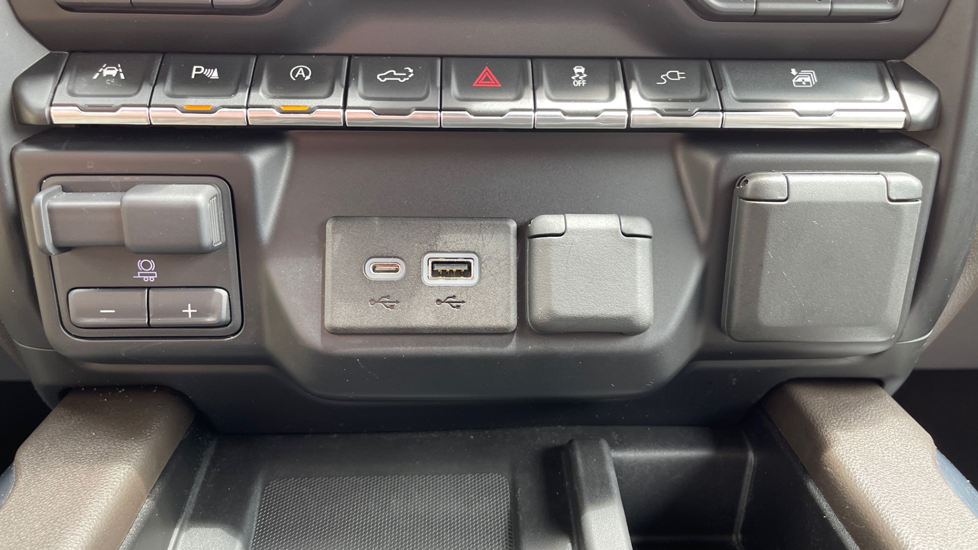 Used 2019 GMC SIERRA 1500 SLT 4X4 CREWCAB / 5.3L V8 / 8-SPD AUTO / NAV / BOSE / REARVIEW for sale Sold at Formula Imports in Charlotte NC 28227 55
