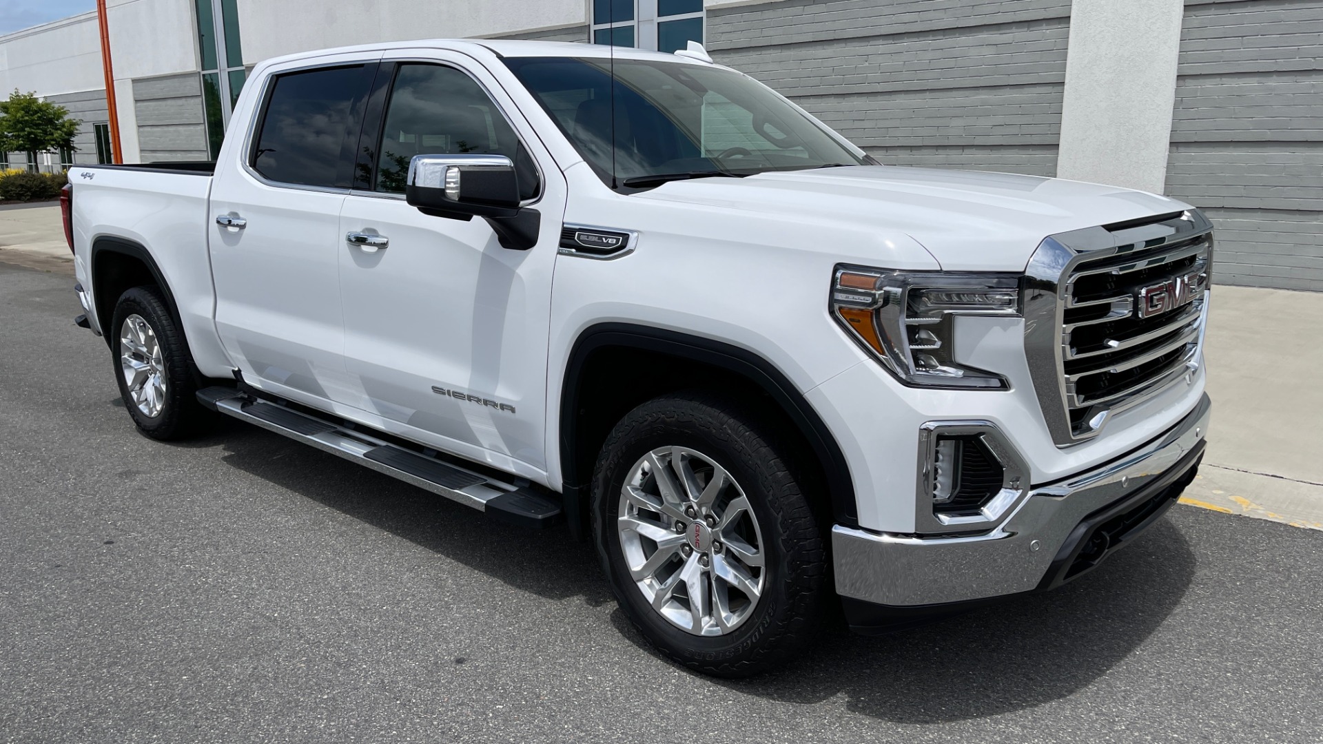 Used 2019 GMC SIERRA 1500 SLT 4X4 CREWCAB / 5.3L V8 / 8-SPD AUTO / NAV / BOSE / REARVIEW for sale Sold at Formula Imports in Charlotte NC 28227 6