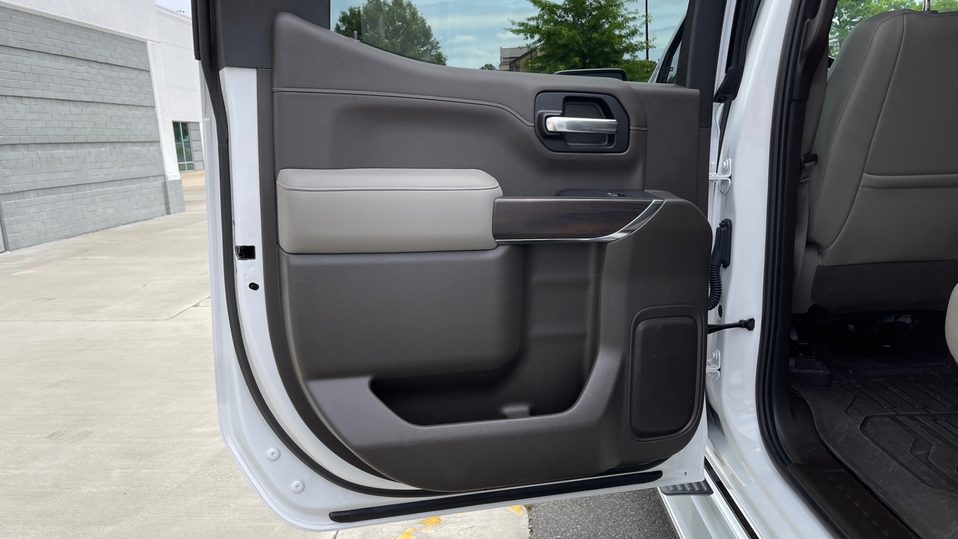 Used 2019 GMC SIERRA 1500 SLT 4X4 CREWCAB / 5.3L V8 / 8-SPD AUTO / NAV / BOSE / REARVIEW for sale Sold at Formula Imports in Charlotte NC 28227 62