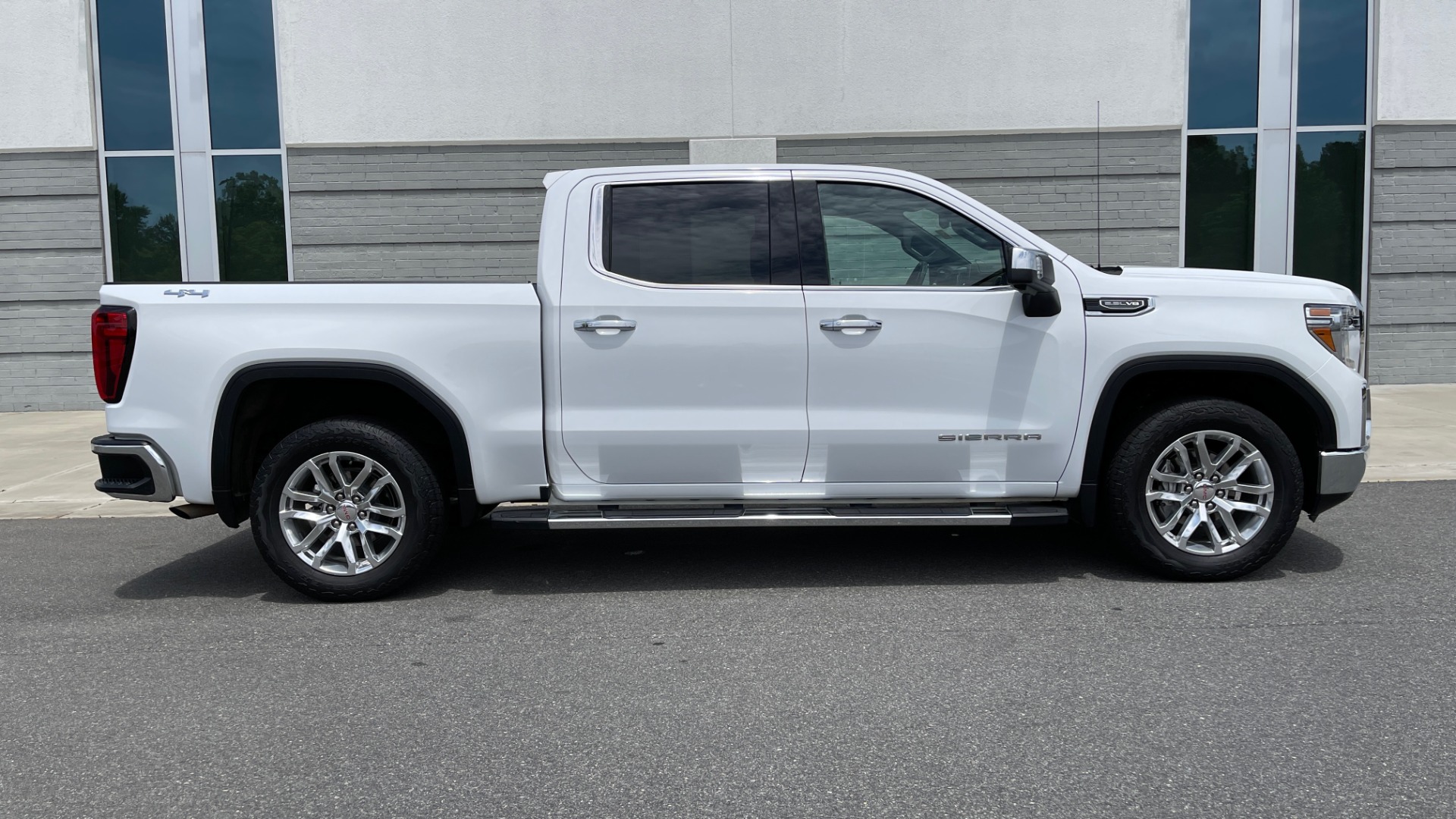 Used 2019 GMC SIERRA 1500 SLT 4X4 CREWCAB / 5.3L V8 / 8-SPD AUTO / NAV / BOSE / REARVIEW for sale Sold at Formula Imports in Charlotte NC 28227 7