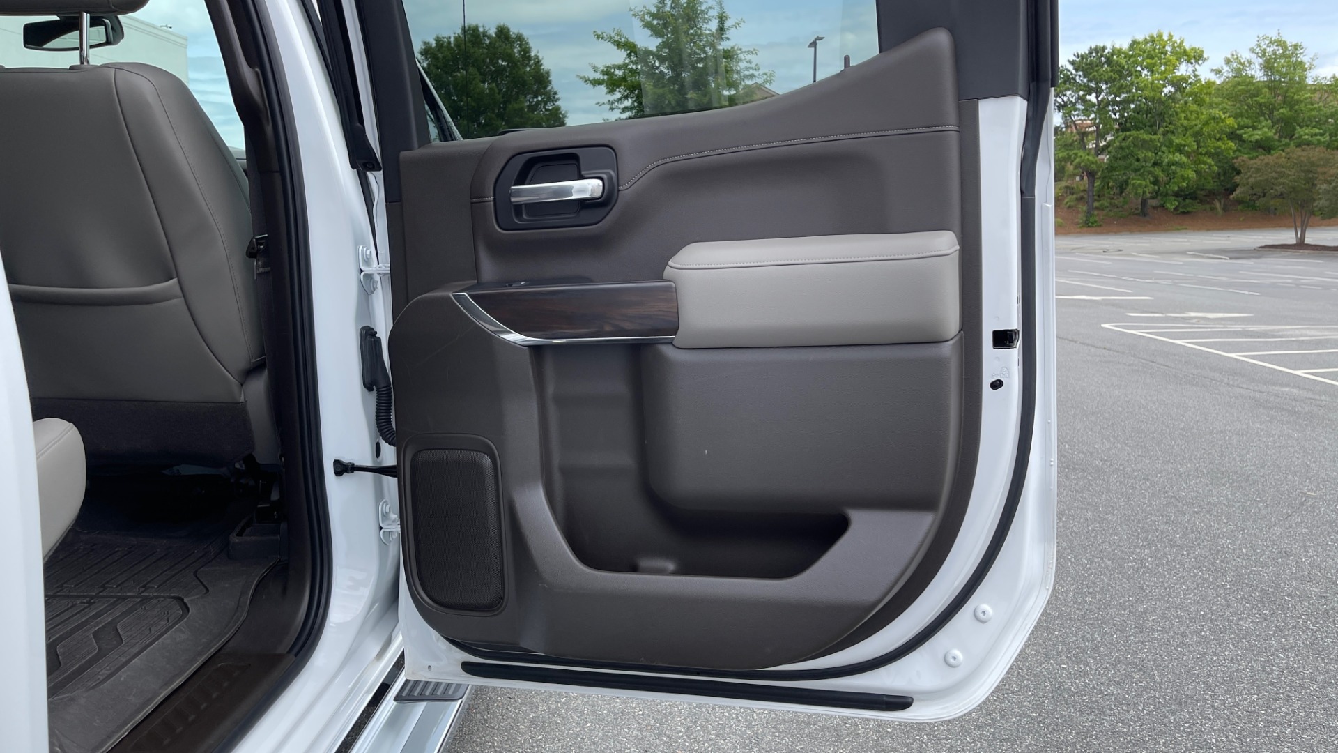 Used 2019 GMC SIERRA 1500 SLT 4X4 CREWCAB / 5.3L V8 / 8-SPD AUTO / NAV / BOSE / REARVIEW for sale Sold at Formula Imports in Charlotte NC 28227 70