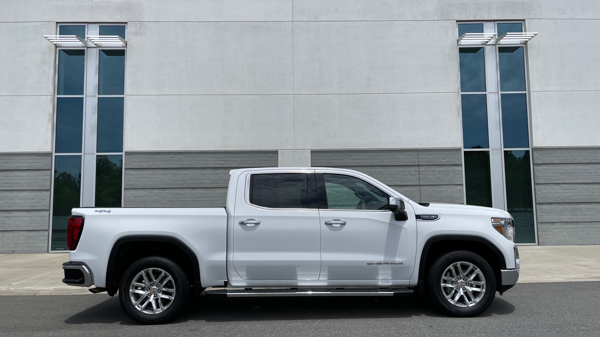 Used 2019 GMC SIERRA 1500 SLT 4X4 CREWCAB / 5.3L V8 / 8-SPD AUTO / NAV / BOSE / REARVIEW for sale Sold at Formula Imports in Charlotte NC 28227 8