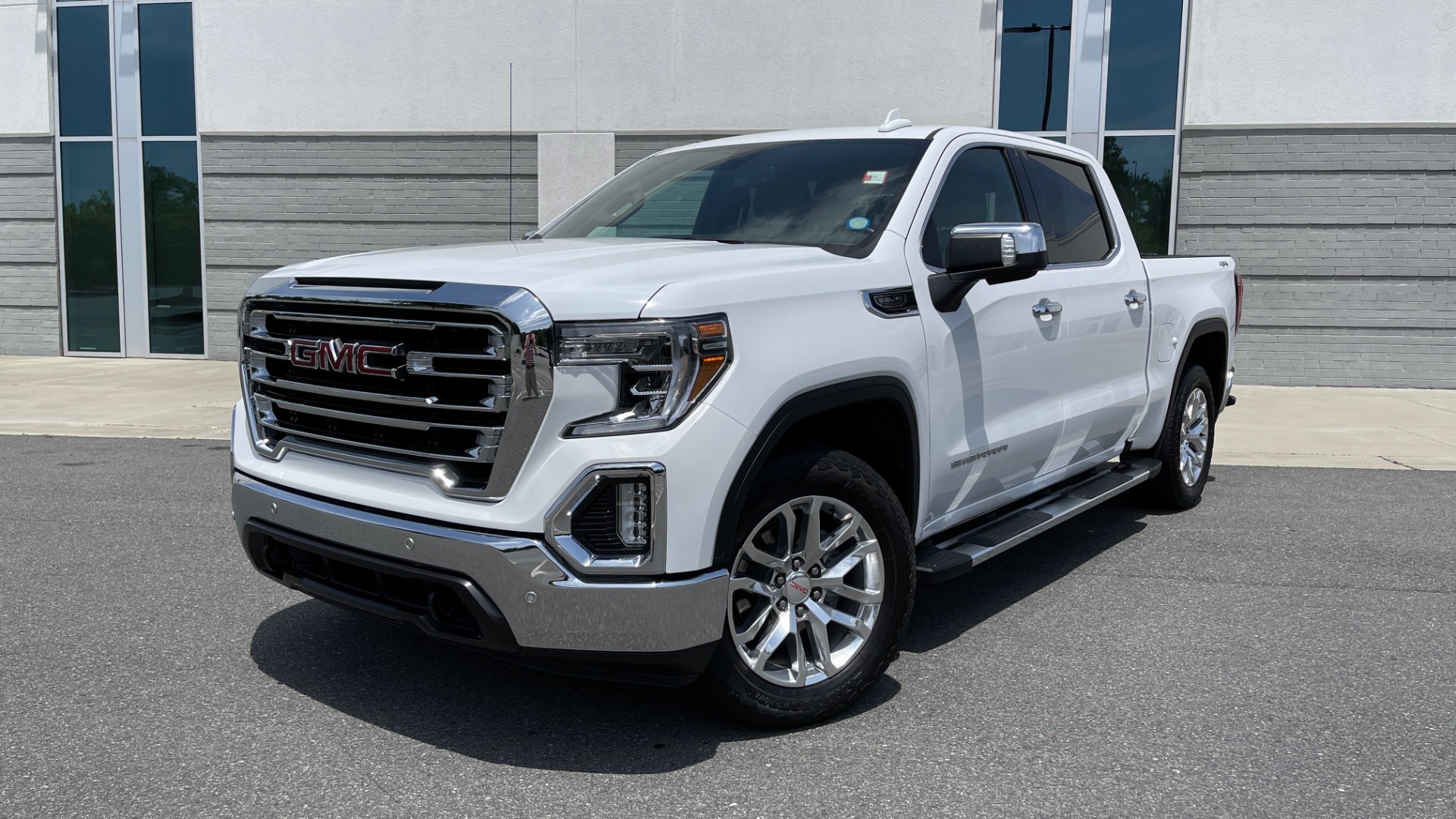Used 2019 GMC SIERRA 1500 SLT 4X4 CREWCAB / 5.3L V8 / 8-SPD AUTO / NAV / BOSE / REARVIEW for sale Sold at Formula Imports in Charlotte NC 28227 1