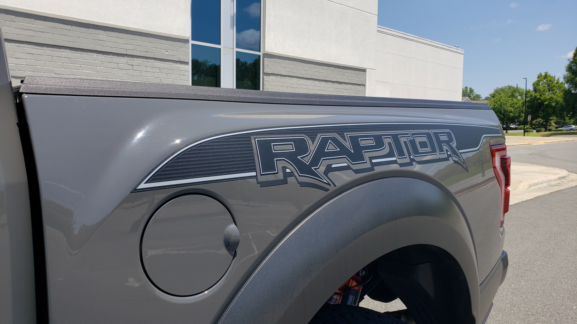 Used 2020 Ford F-150 RAPTOR 4X4 SUPERCREW / 3.5L ECOBOOST / 10-SPD AUTO / SUNROOF / REARVIEW for sale Sold at Formula Imports in Charlotte NC 28227 10