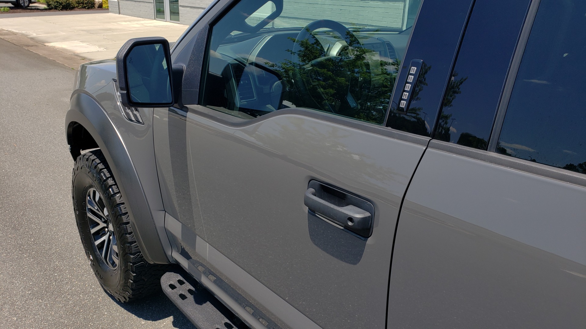 Used 2020 Ford F-150 RAPTOR 4X4 SUPERCREW / 3.5L ECOBOOST / 10-SPD AUTO / SUNROOF / REARVIEW for sale $82,500 at Formula Imports in Charlotte NC 28227 11