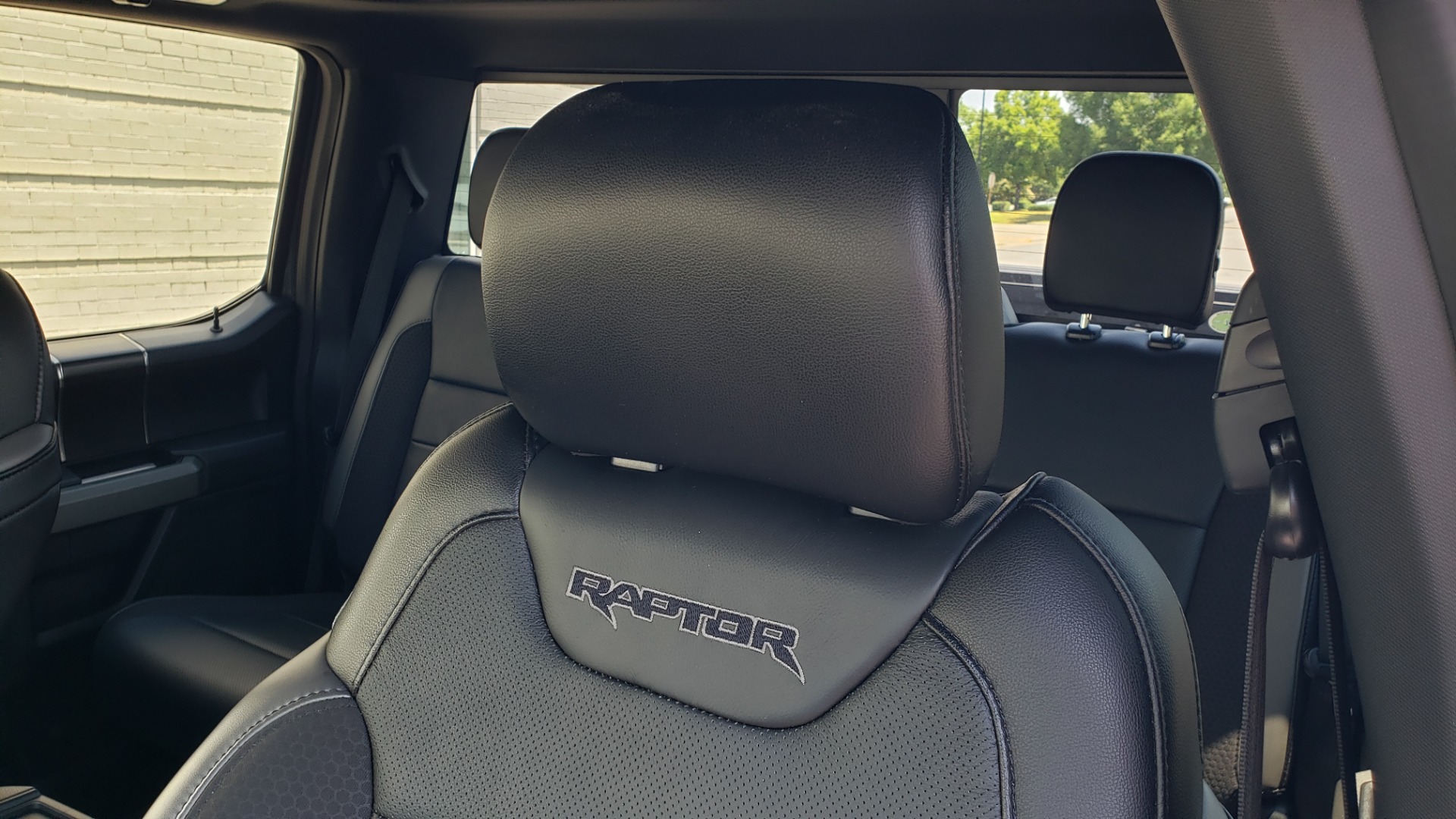 Used 2020 Ford F-150 RAPTOR 4X4 SUPERCREW / 3.5L ECOBOOST / 10-SPD AUTO / SUNROOF / REARVIEW for sale Sold at Formula Imports in Charlotte NC 28227 14