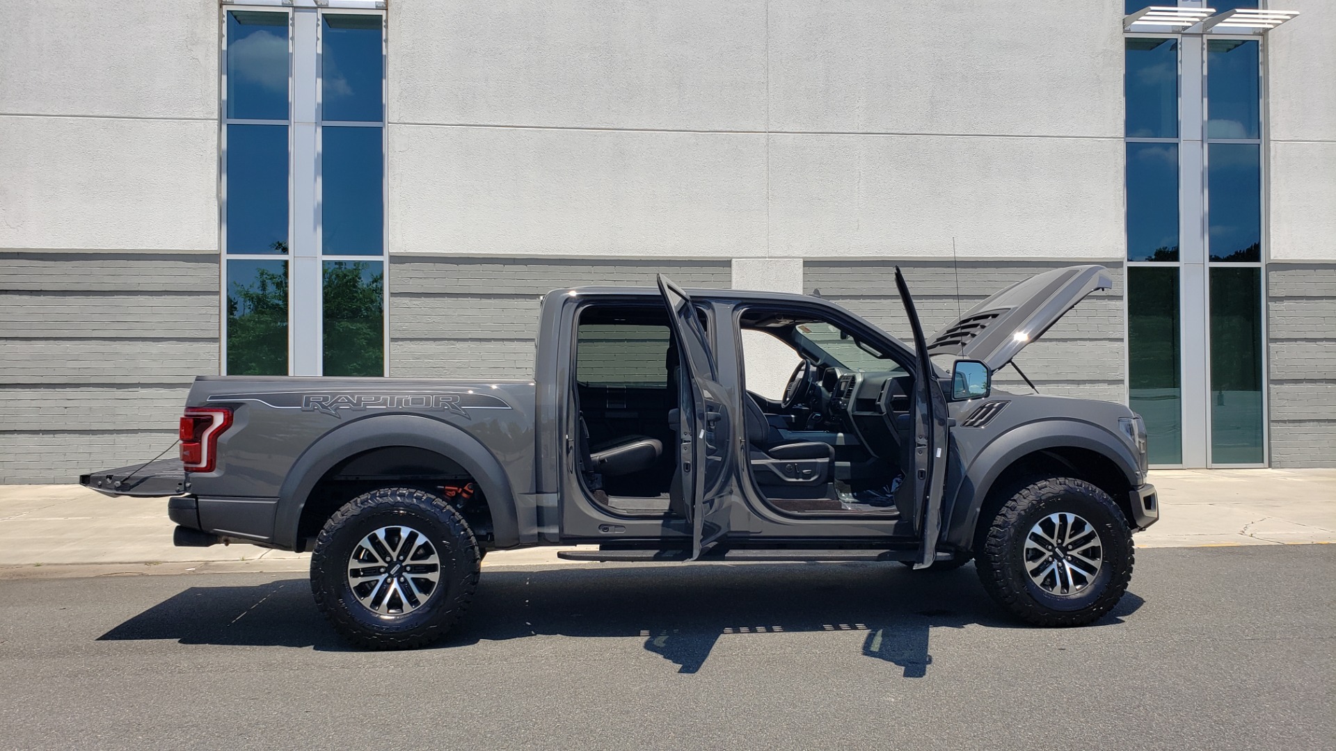Used 2020 Ford F-150 RAPTOR 4X4 SUPERCREW / 3.5L ECOBOOST / 10-SPD AUTO / SUNROOF / REARVIEW for sale Sold at Formula Imports in Charlotte NC 28227 15