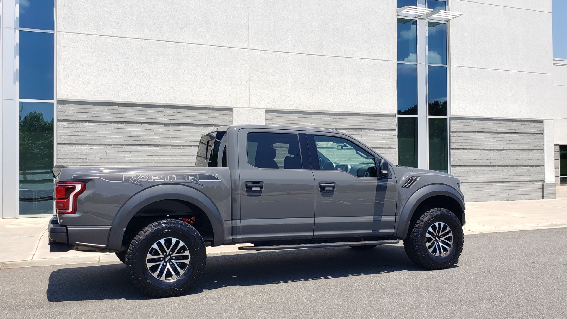 Used 2020 Ford F-150 RAPTOR 4X4 SUPERCREW / 3.5L ECOBOOST / 10-SPD AUTO / SUNROOF / REARVIEW for sale $82,500 at Formula Imports in Charlotte NC 28227 8