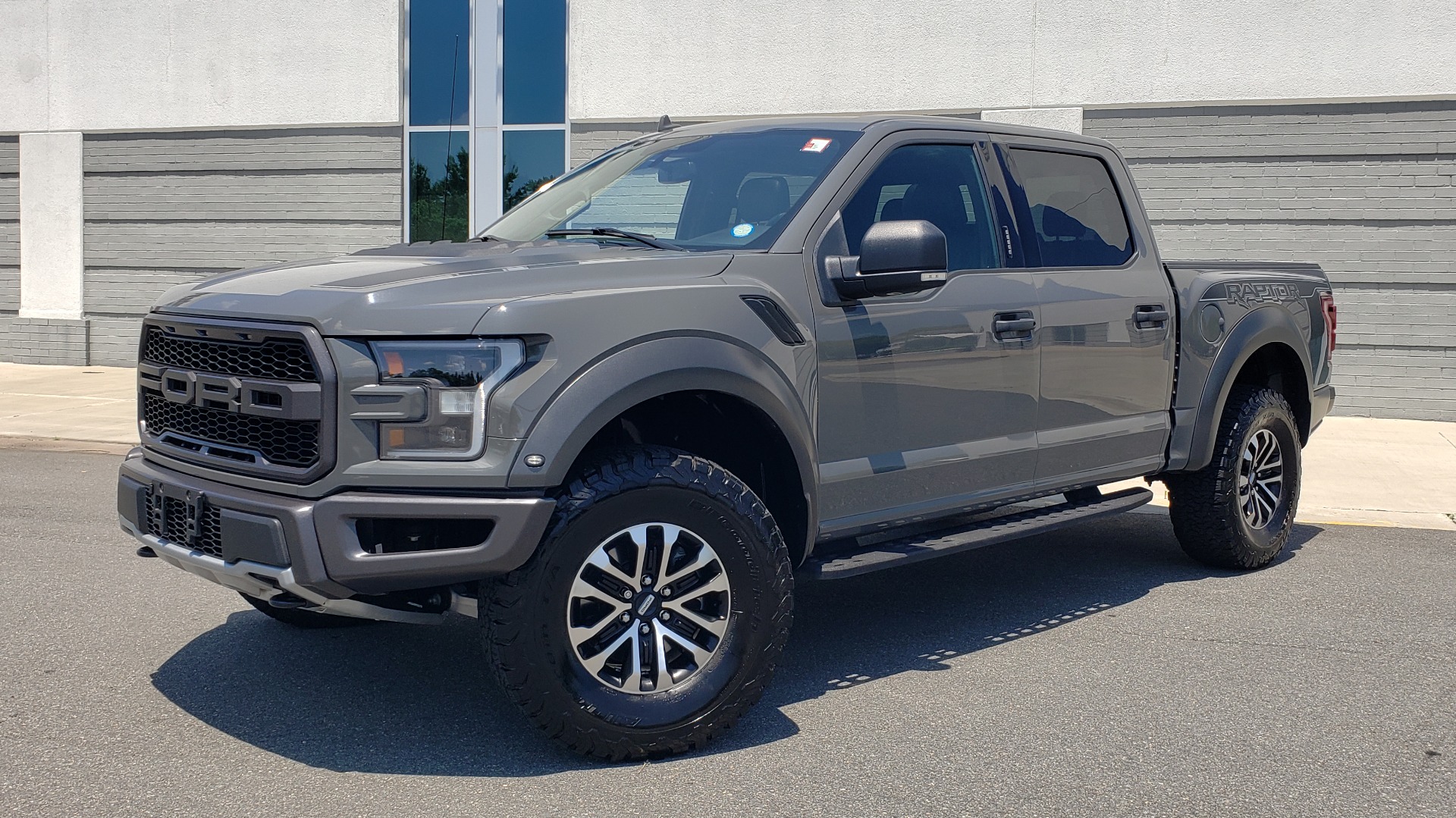 Used 2020 Ford F-150 RAPTOR 4X4 SUPERCREW / 3.5L ECOBOOST / 10-SPD AUTO / SUNROOF / REARVIEW for sale Sold at Formula Imports in Charlotte NC 28227 1