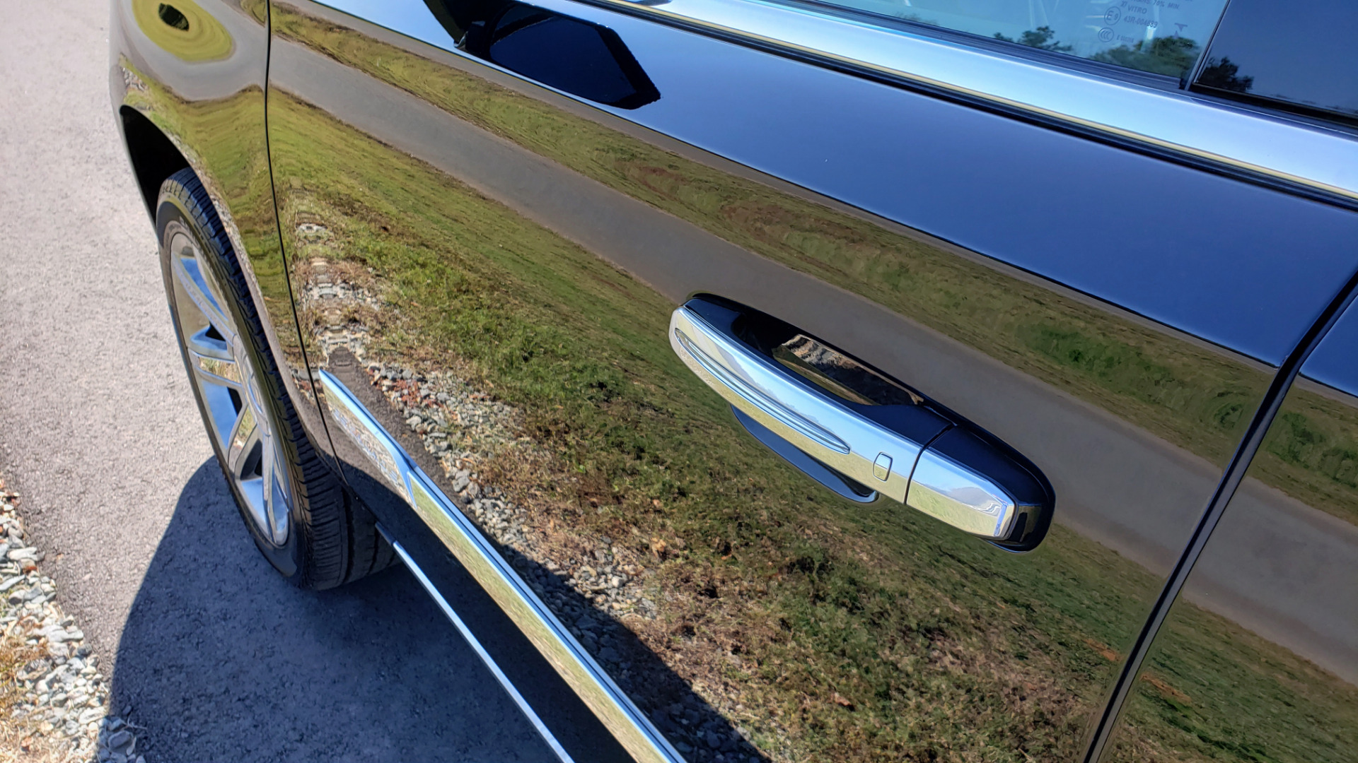 Used 2016 Cadillac ESCALADE ESV PREMIUM COLLECTION / NAV / 3-ROW / SUNROOF / CAMERA for sale Sold at Formula Imports in Charlotte NC 28227 4