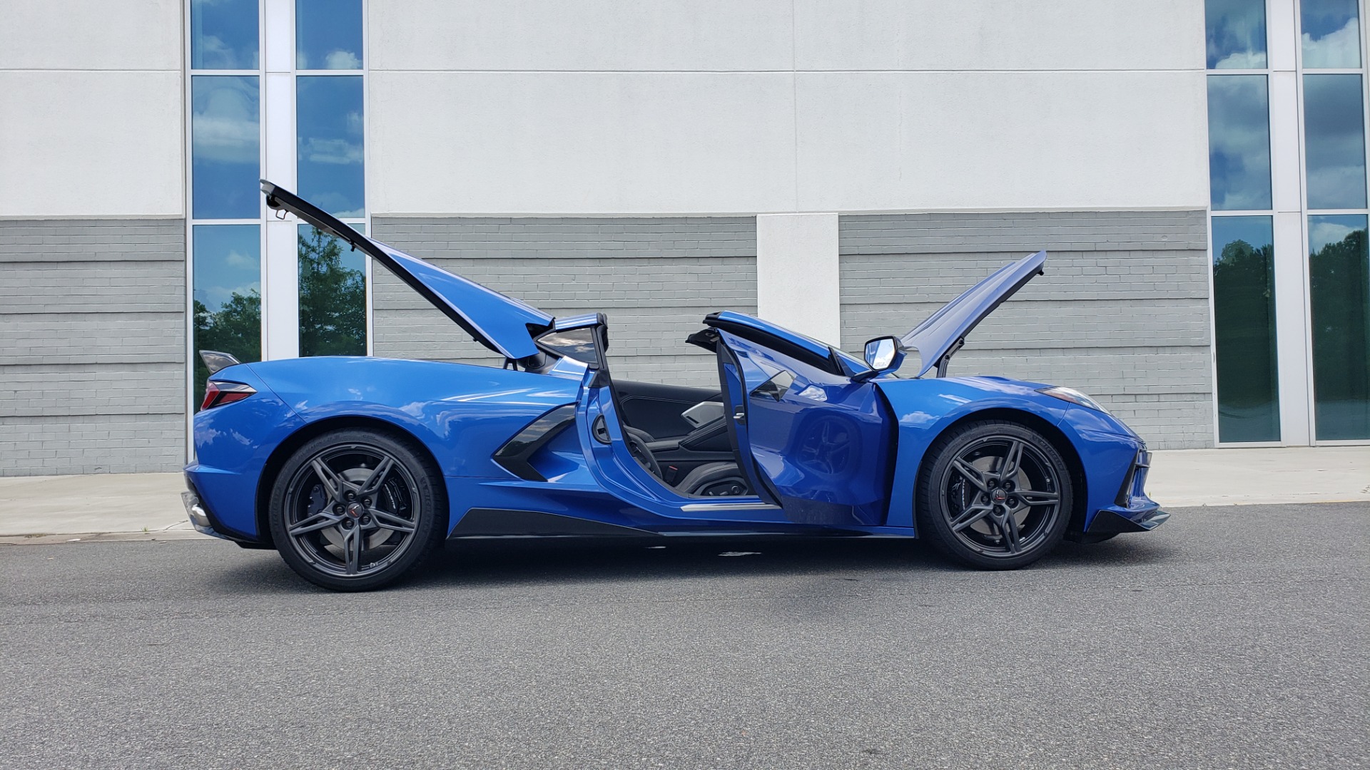 Used 2020 Chevrolet CORVETTE C8 STINGRAY COUPE 2LT / PERF & Z51 PKG / NAV / BOSE / 8-SPD AUTO / REARVIEW for sale Sold at Formula Imports in Charlotte NC 28227 17