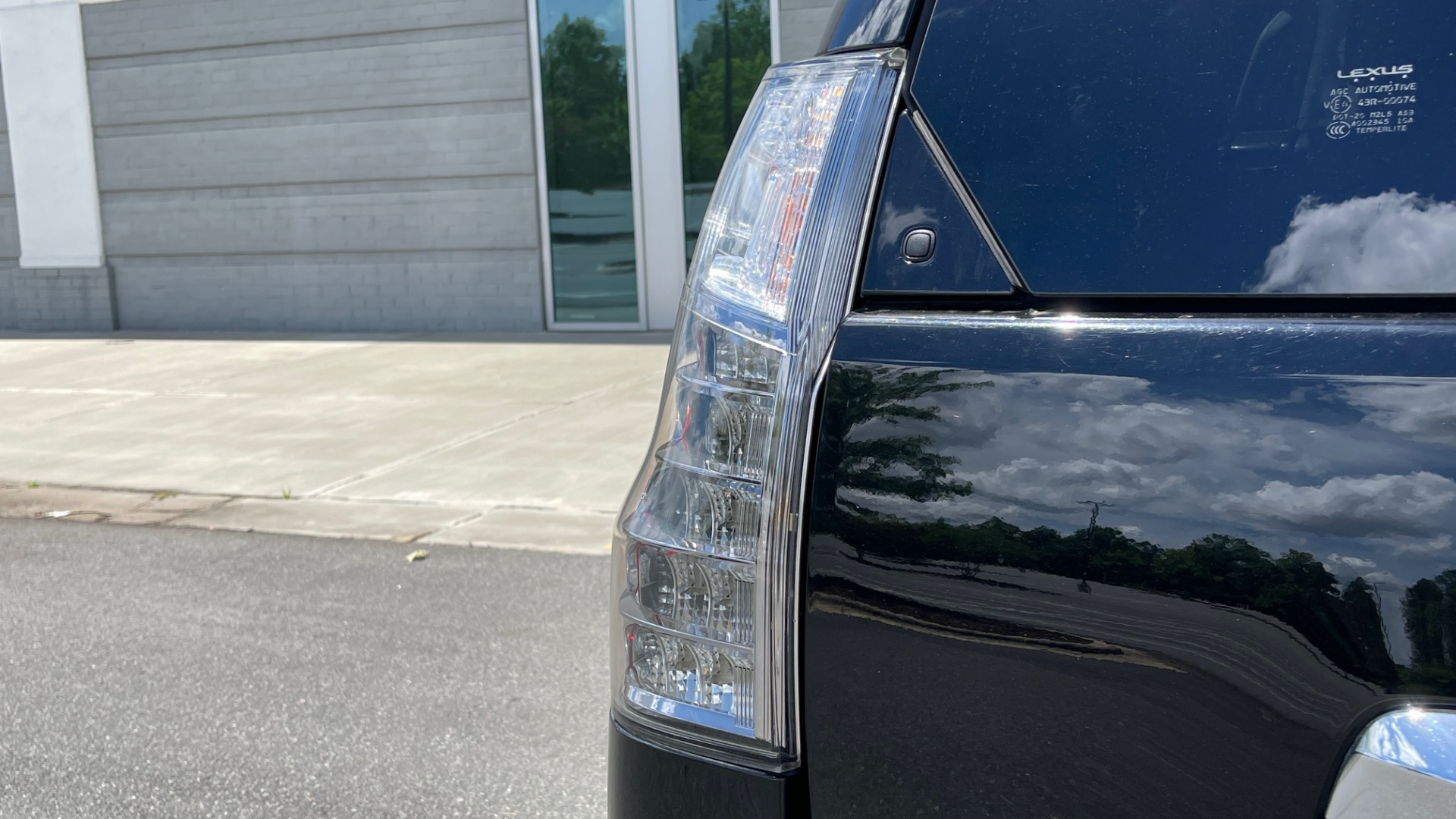 Used 2017 Lexus GX GX 460 LUXURY / AWD / NAV / SUNROOF / MARK LEV SND / REARVIEW for sale Sold at Formula Imports in Charlotte NC 28227 16