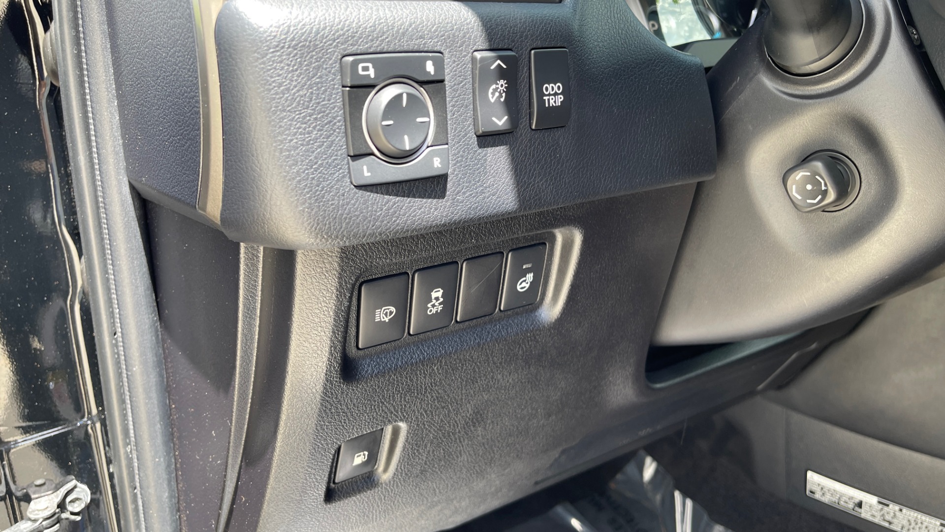 Used 2017 Lexus GX GX 460 LUXURY / AWD / NAV / SUNROOF / MARK LEV SND / REARVIEW for sale Sold at Formula Imports in Charlotte NC 28227 31