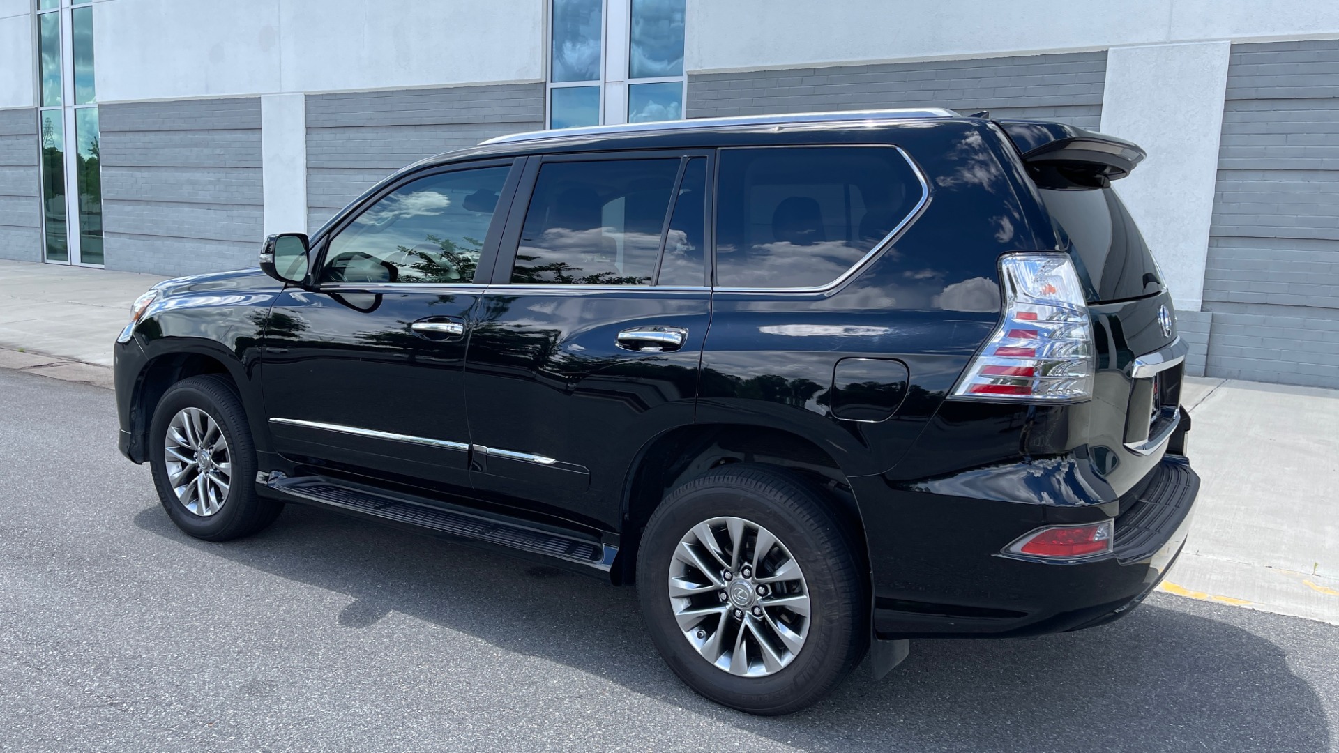 Used 2017 Lexus GX GX 460 LUXURY / AWD / NAV / SUNROOF / MARK LEV SND / REARVIEW for sale Sold at Formula Imports in Charlotte NC 28227 4