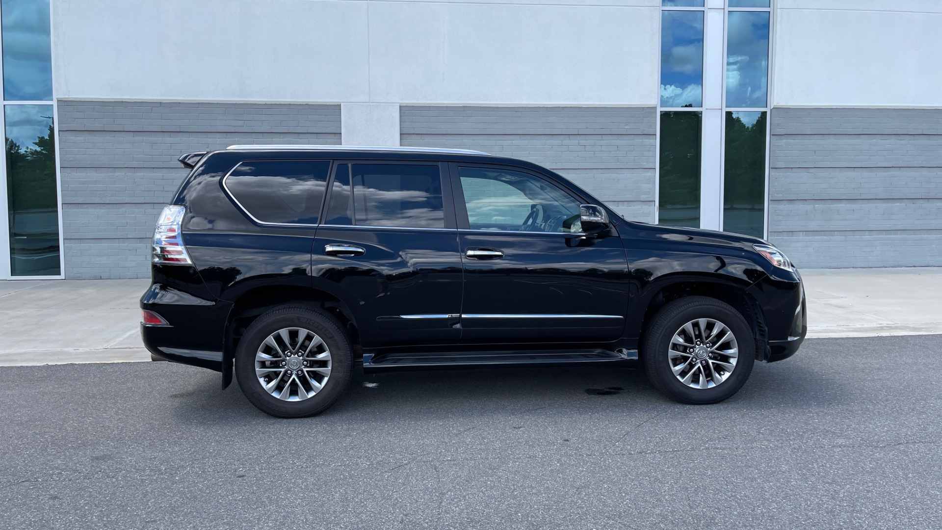 Used 2017 Lexus GX GX 460 LUXURY / AWD / NAV / SUNROOF / MARK LEV SND / REARVIEW for sale Sold at Formula Imports in Charlotte NC 28227 6