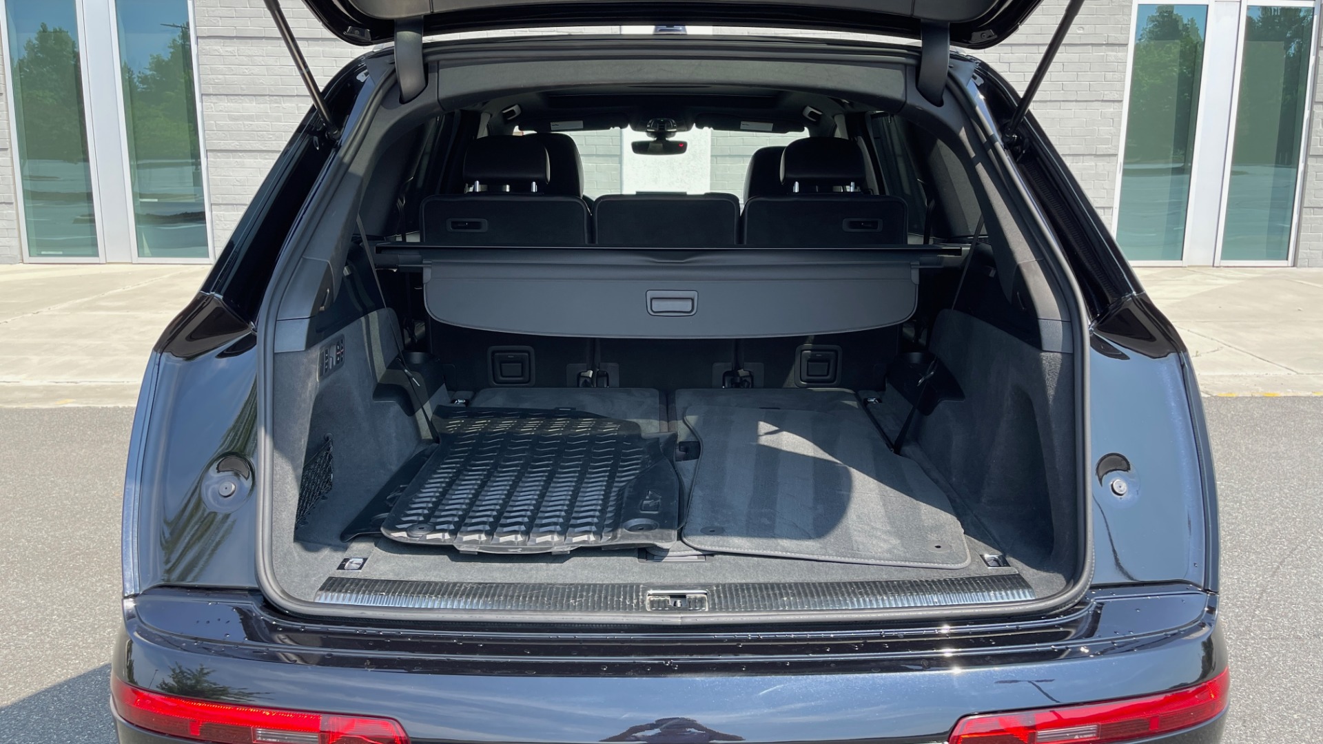 Used 2018 Audi Q7 PRESTIGE TIPTRONIC / NAV / SUNROOF / ADAPTIVE PKG / DRVR ASST / CLD WTHR /  for sale Sold at Formula Imports in Charlotte NC 28227 16