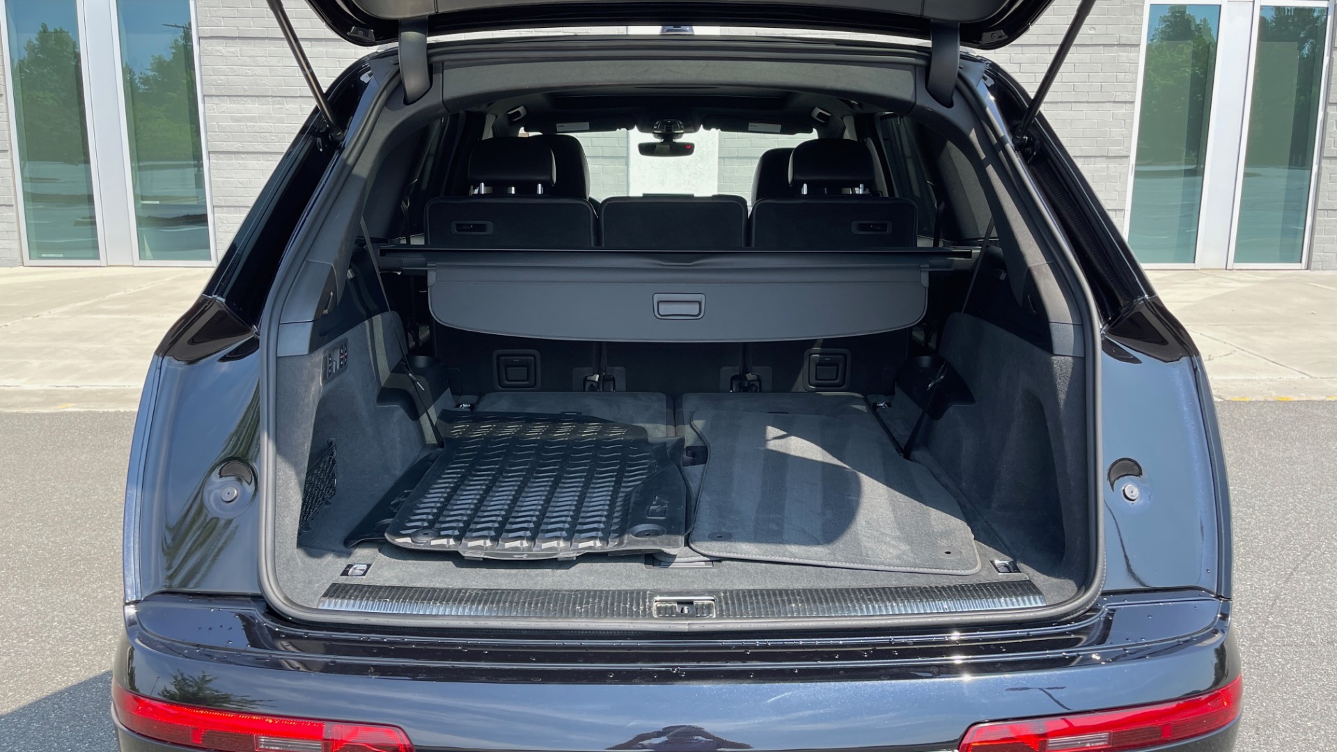 Used 2018 Audi Q7 PRESTIGE TIPTRONIC / NAV / SUNROOF / ADAPTIVE PKG / DRVR ASST / CLD WTHR / for sale Sold at Formula Imports in Charlotte NC 28227 16