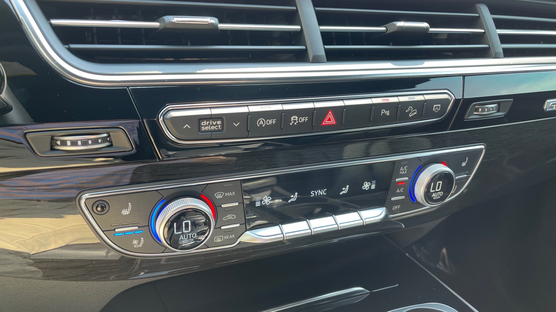 Used 2018 Audi Q7 PRESTIGE TIPTRONIC / NAV / SUNROOF / ADAPTIVE PKG / DRVR ASST / CLD WTHR / for sale Sold at Formula Imports in Charlotte NC 28227 43