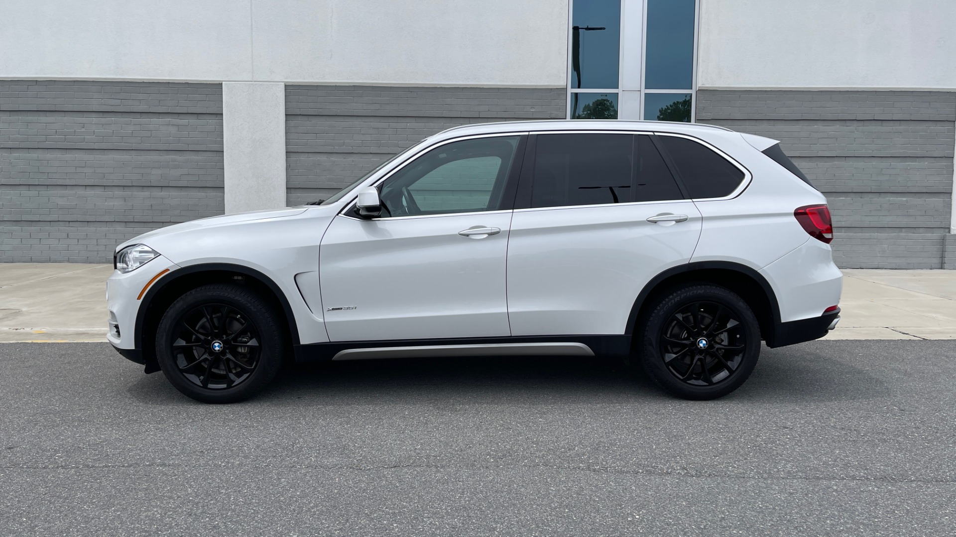 Used 2018 BMW X5 XDRIVE35I PREMIUM / DRVR ASST / HTD STRNG WHL / REARVIEW for sale Sold at Formula Imports in Charlotte NC 28227 4