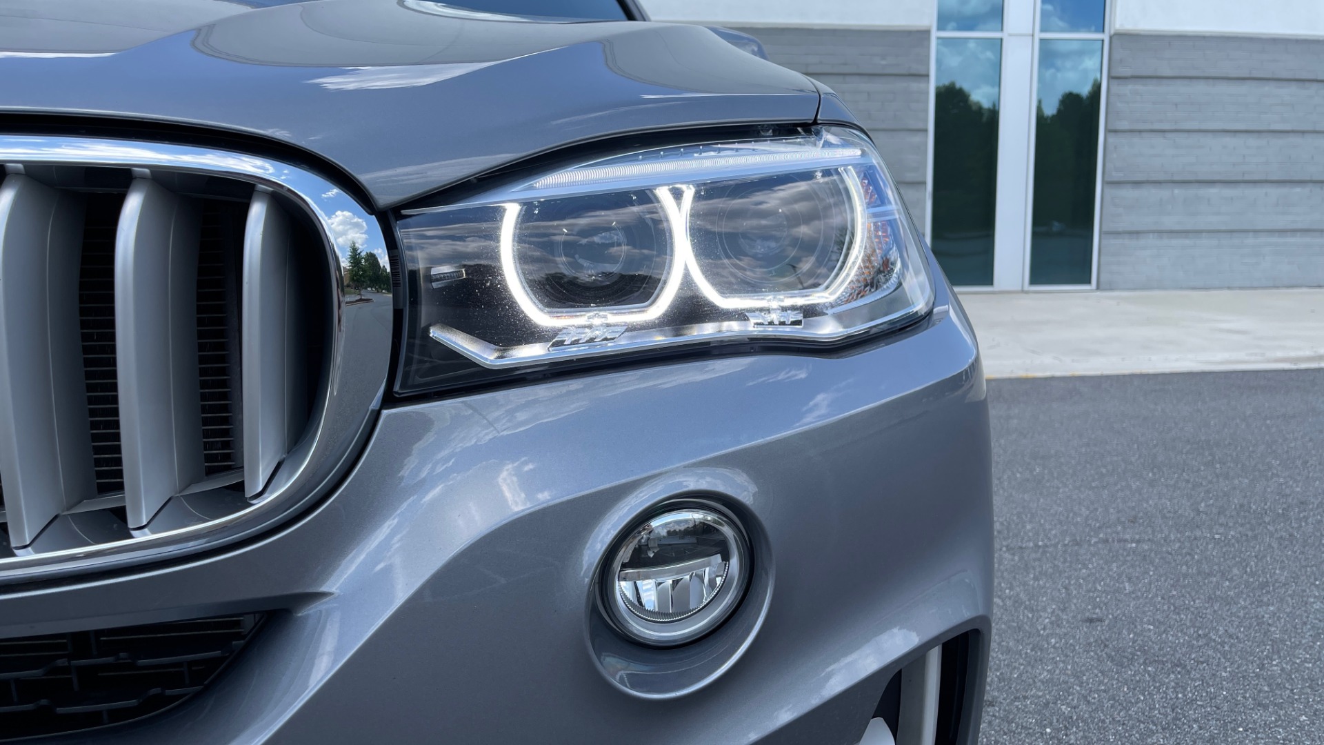 Used 2018 BMW X5 XDRIVE35I PREMIUM / DRVR ASST / WIRELESS CHARGING / CAMERAS for sale Sold at Formula Imports in Charlotte NC 28227 14