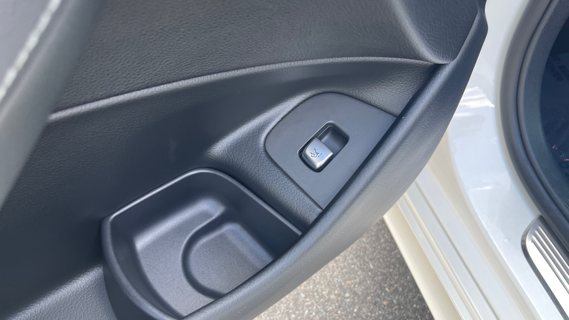 Used 2018 Mercedes-Benz E-CLASS E 300 PREMIUM / NIGHT PKG / PANO-ROOF / BURMESTER / REARVIEW for sale Sold at Formula Imports in Charlotte NC 28227 34