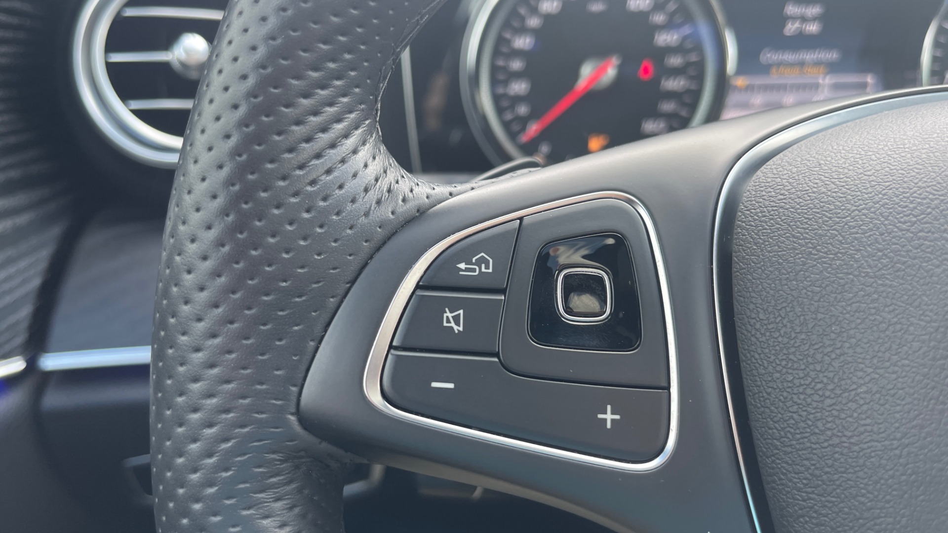 Used 2018 Mercedes-Benz E-CLASS E 300 PREMIUM / NIGHT PKG / PANO-ROOF / BURMESTER / REARVIEW for sale Sold at Formula Imports in Charlotte NC 28227 42