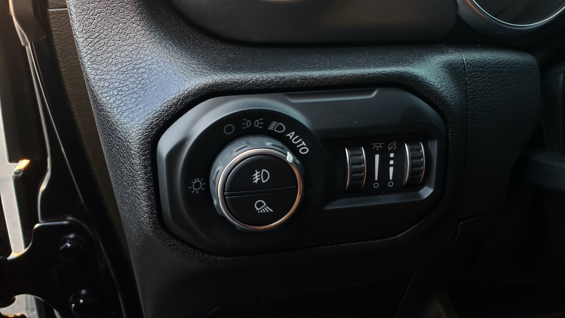 Used 2020 Jeep GLADIATOR SPORT S 4X4 / FREEDOM TOP / NAV / ALPINE / COLD WTHR for sale Sold at Formula Imports in Charlotte NC 28227 38