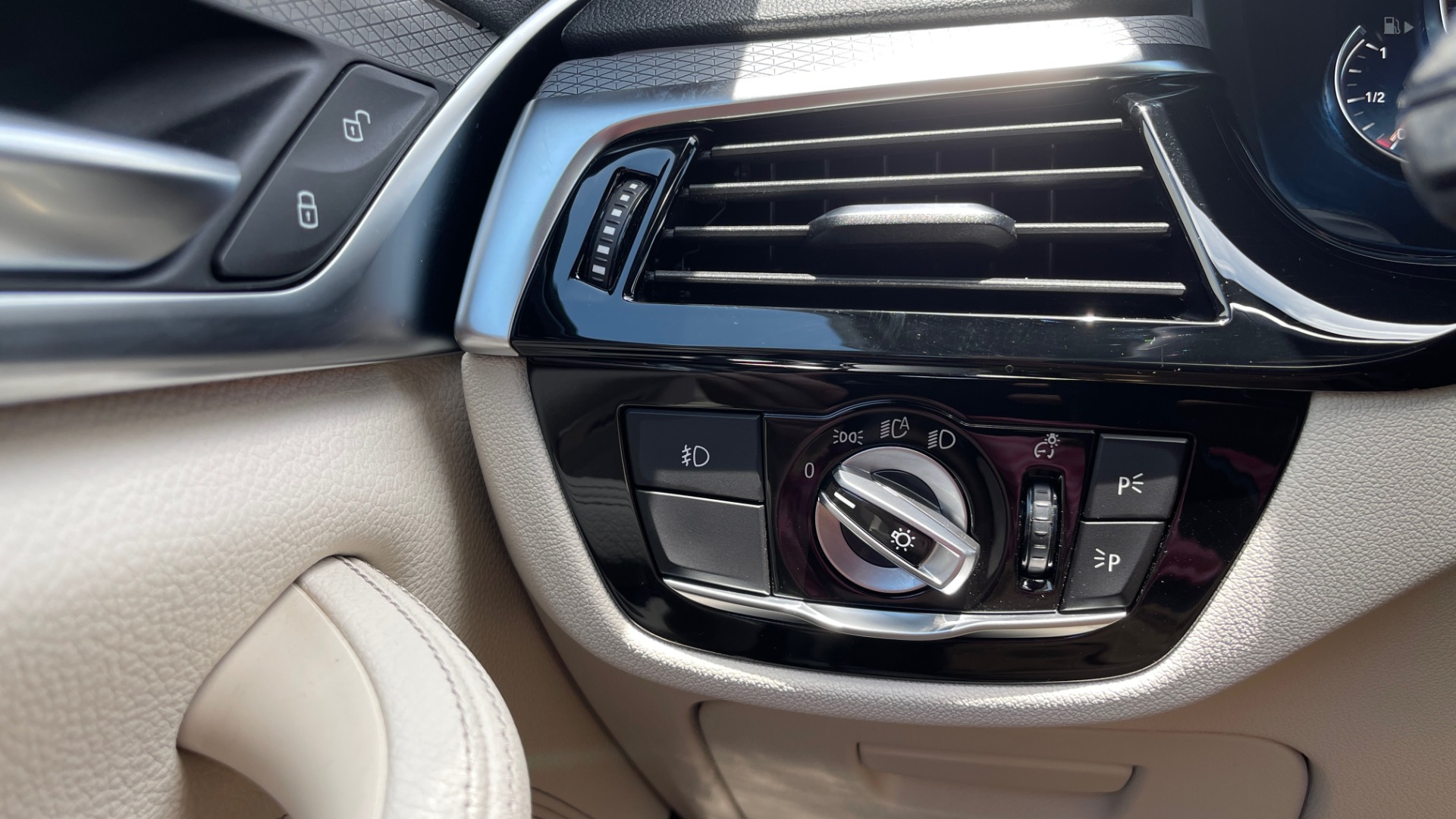 Used 2018 BMW 5 SERIES 540I M-SPORT / EXECUTIVE PKG / DRVR ASST PKG / BLIND SPOT / LANE DEPART for sale Sold at Formula Imports in Charlotte NC 28227 38