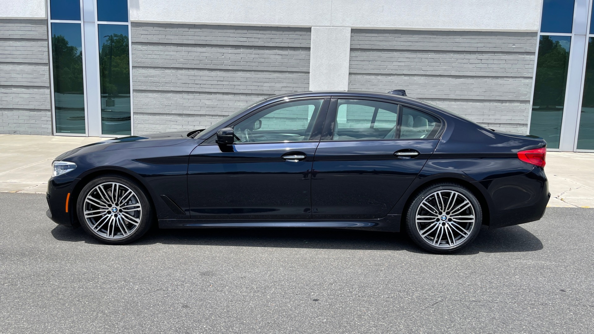 Used 2018 BMW 5 SERIES 540I M-SPORT / EXECUTIVE PKG / DRVR ASST PKG / BLIND SPOT / LANE DEPART for sale Sold at Formula Imports in Charlotte NC 28227 4
