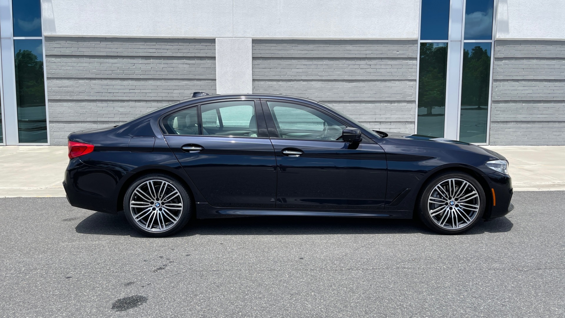 Used 2018 BMW 5 SERIES 540I M-SPORT / EXECUTIVE PKG / DRVR ASST PKG / BLIND SPOT / LANE DEPART for sale Sold at Formula Imports in Charlotte NC 28227 7